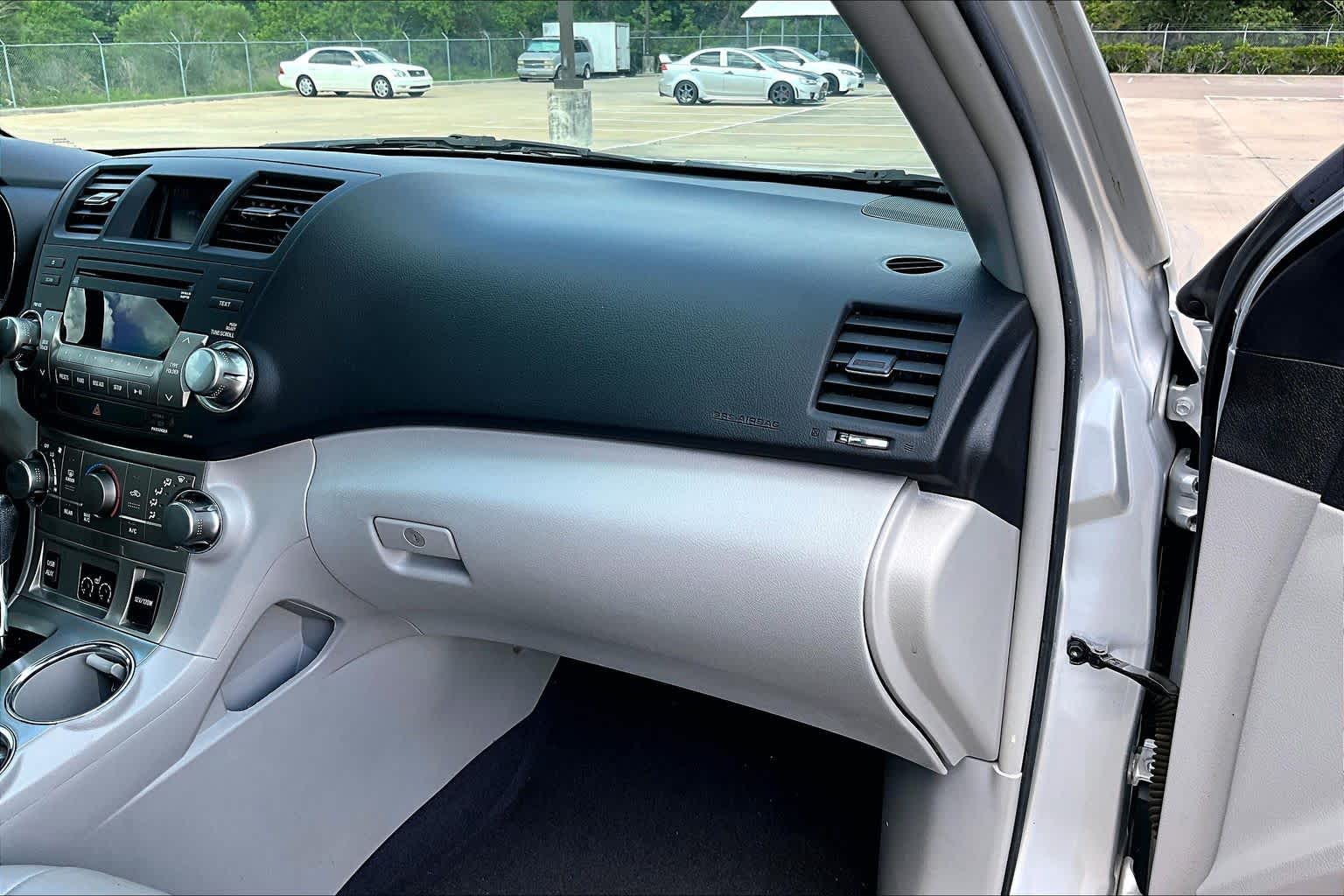 2012 Toyota Highlander SE Classic Silver Metallic at Beck & Masten Kia