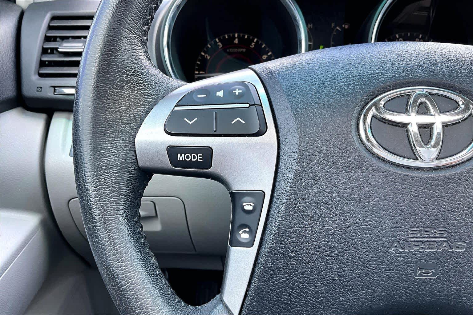 2012 Toyota Highlander SE Classic Silver Metallic at Beck & Masten Kia