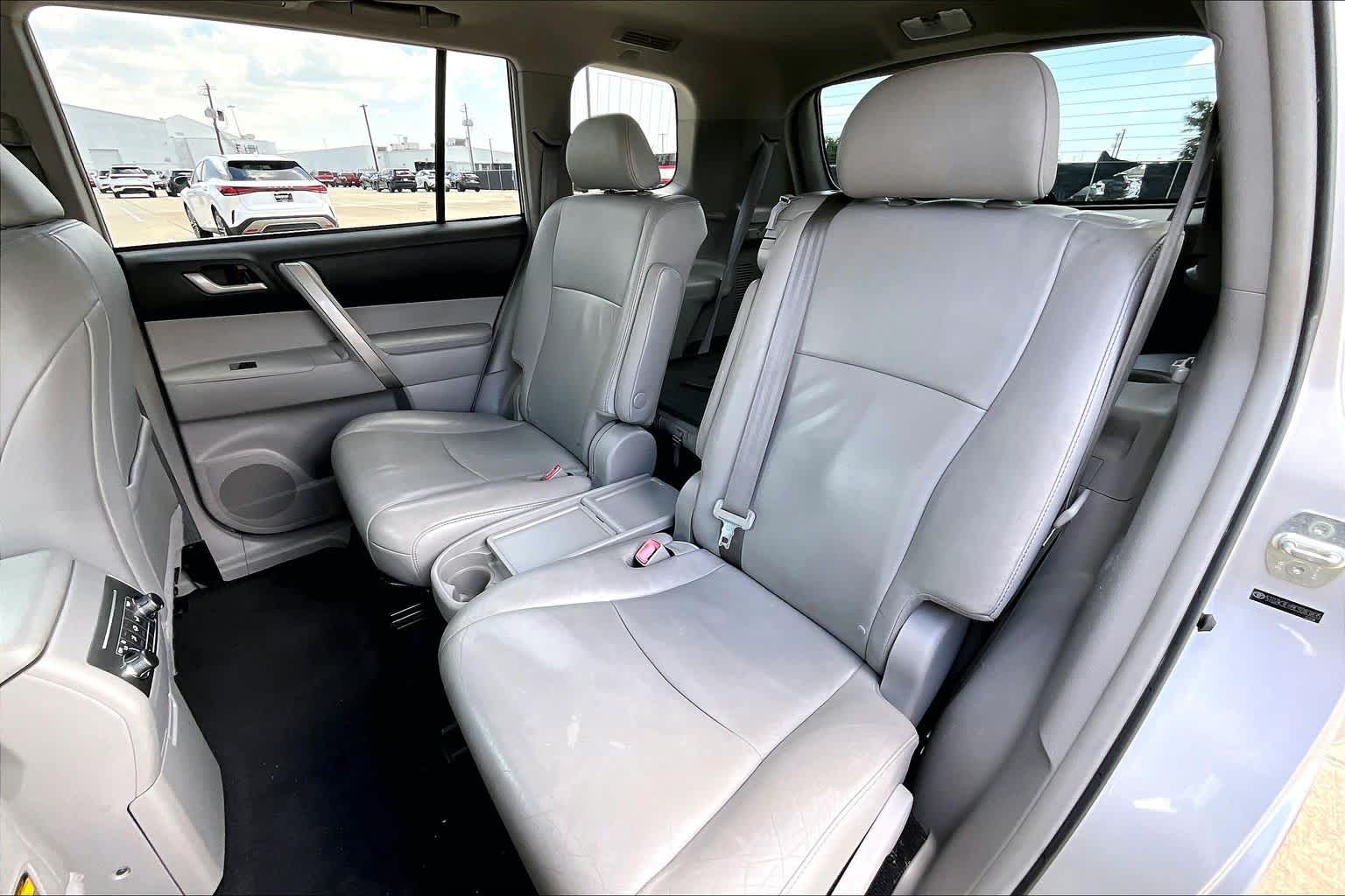 2012 Toyota Highlander SE Classic Silver Metallic at Beck & Masten Kia