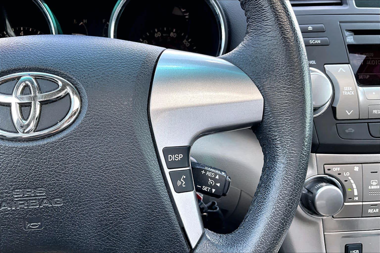 2012 Toyota Highlander SE Classic Silver Metallic at Beck & Masten Kia