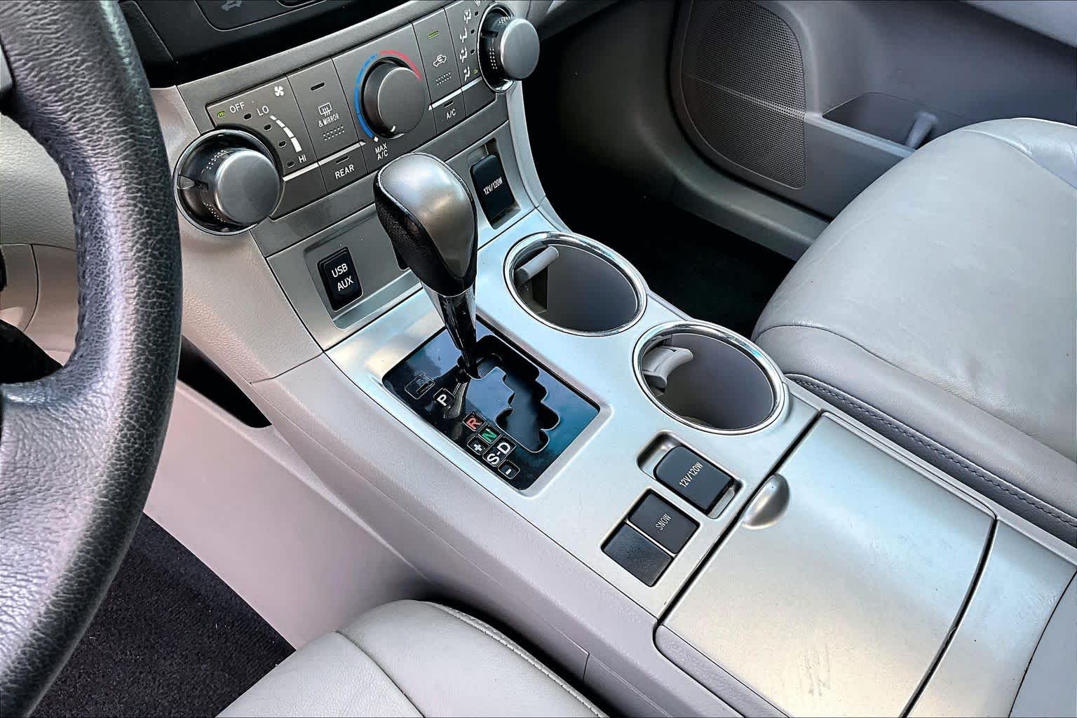 2012 Toyota Highlander SE Classic Silver Metallic at Beck & Masten Kia