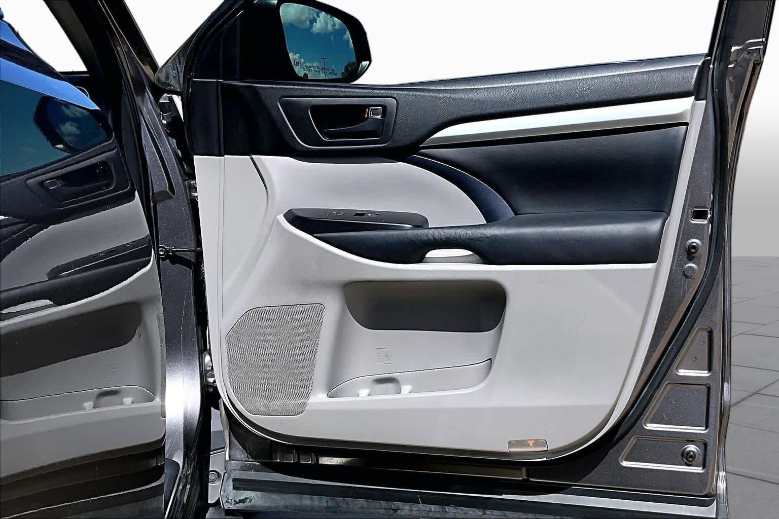 2015 Toyota Highlander LE Plus Predawn Gray Mica at Beck & Masten Kia