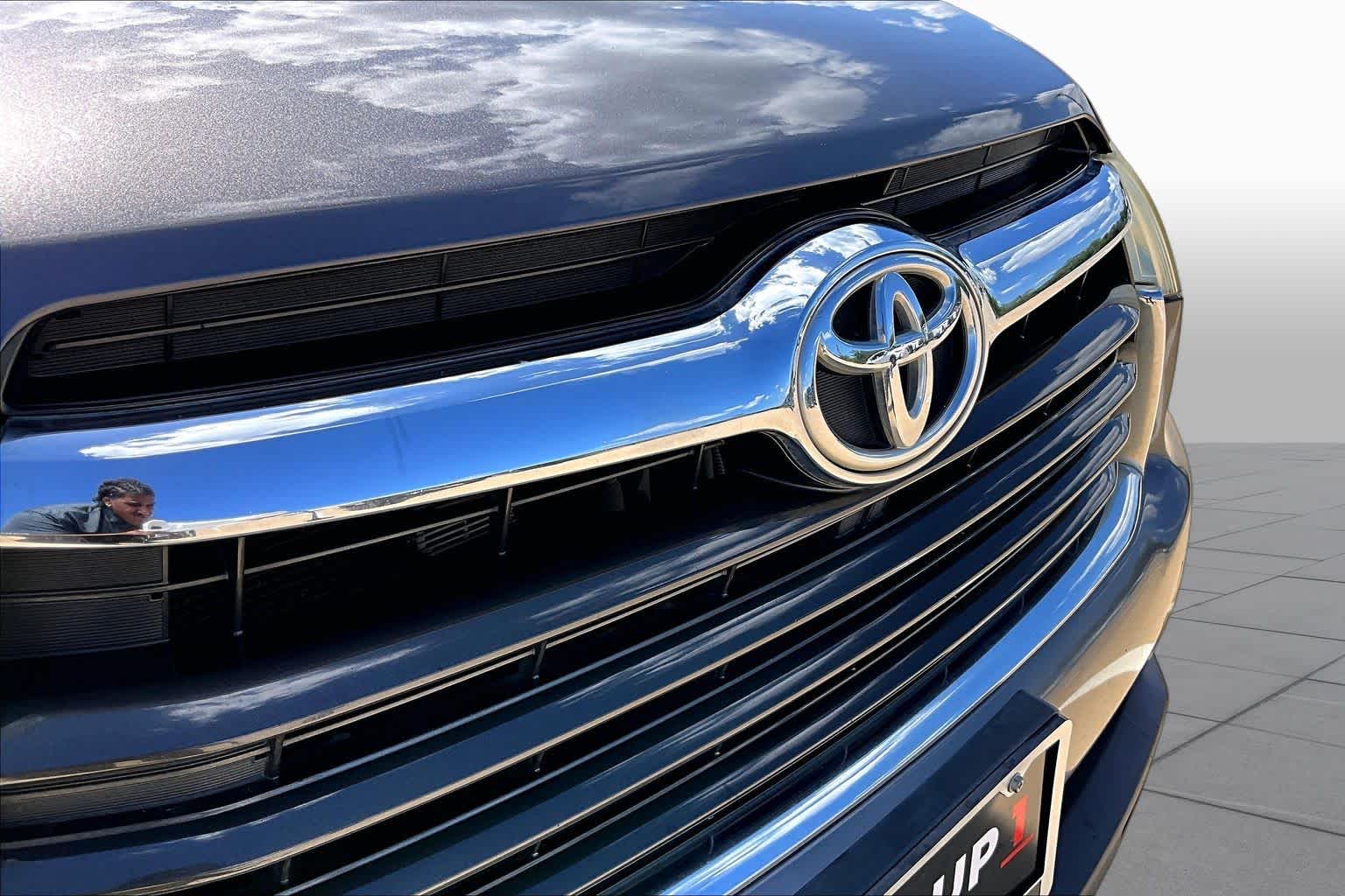 2015 Toyota Highlander LE Plus Predawn Gray Mica at Beck & Masten Kia