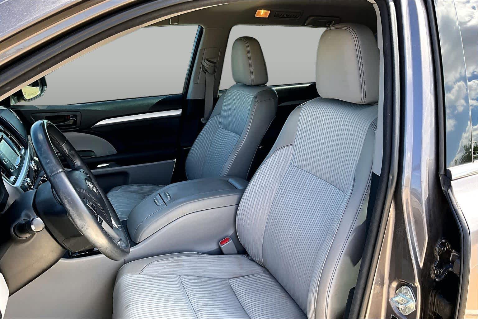 2015 Toyota Highlander LE Plus Predawn Gray Mica at Beck & Masten Kia