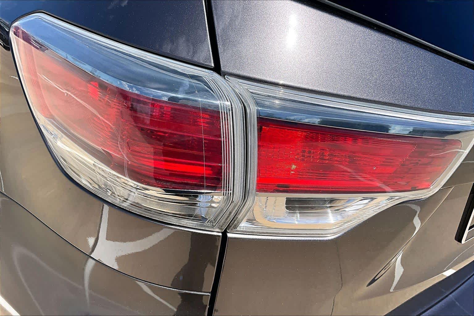 2015 Toyota Highlander LE Plus Predawn Gray Mica at Beck & Masten Kia