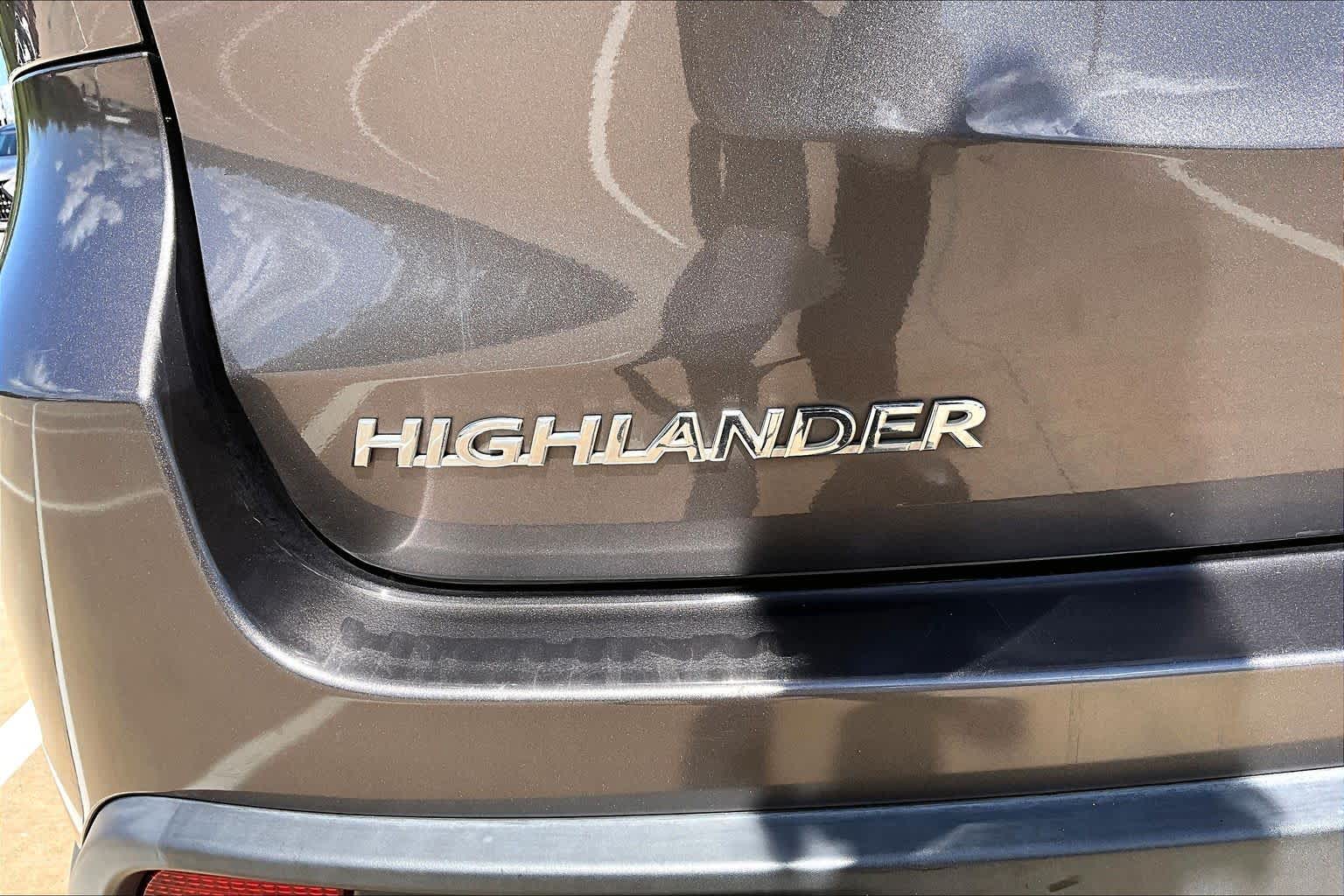 2015 Toyota Highlander LE Plus Predawn Gray Mica at Beck & Masten Kia