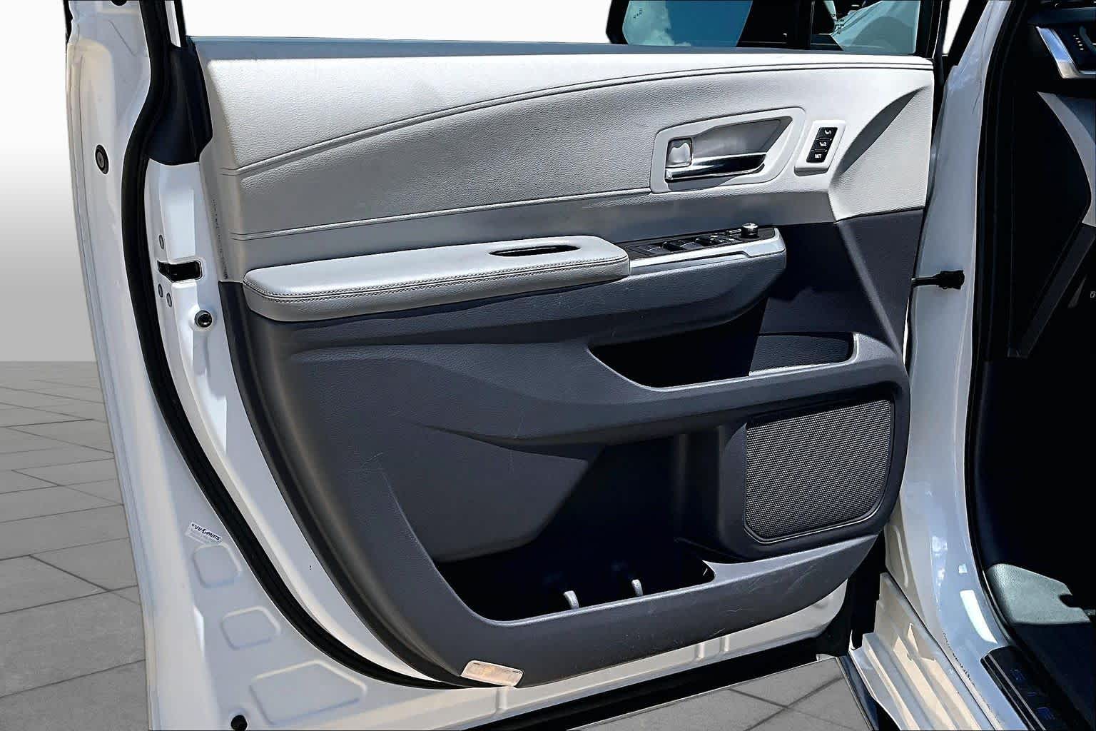 2021 Toyota Sienna Limited Blizzard Pearl at Group 1 Toyota Southwest