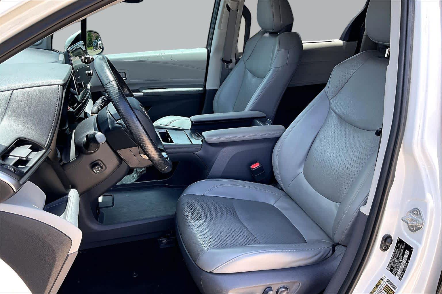 2021 Toyota Sienna Limited Blizzard Pearl at Group 1 Toyota Southwest