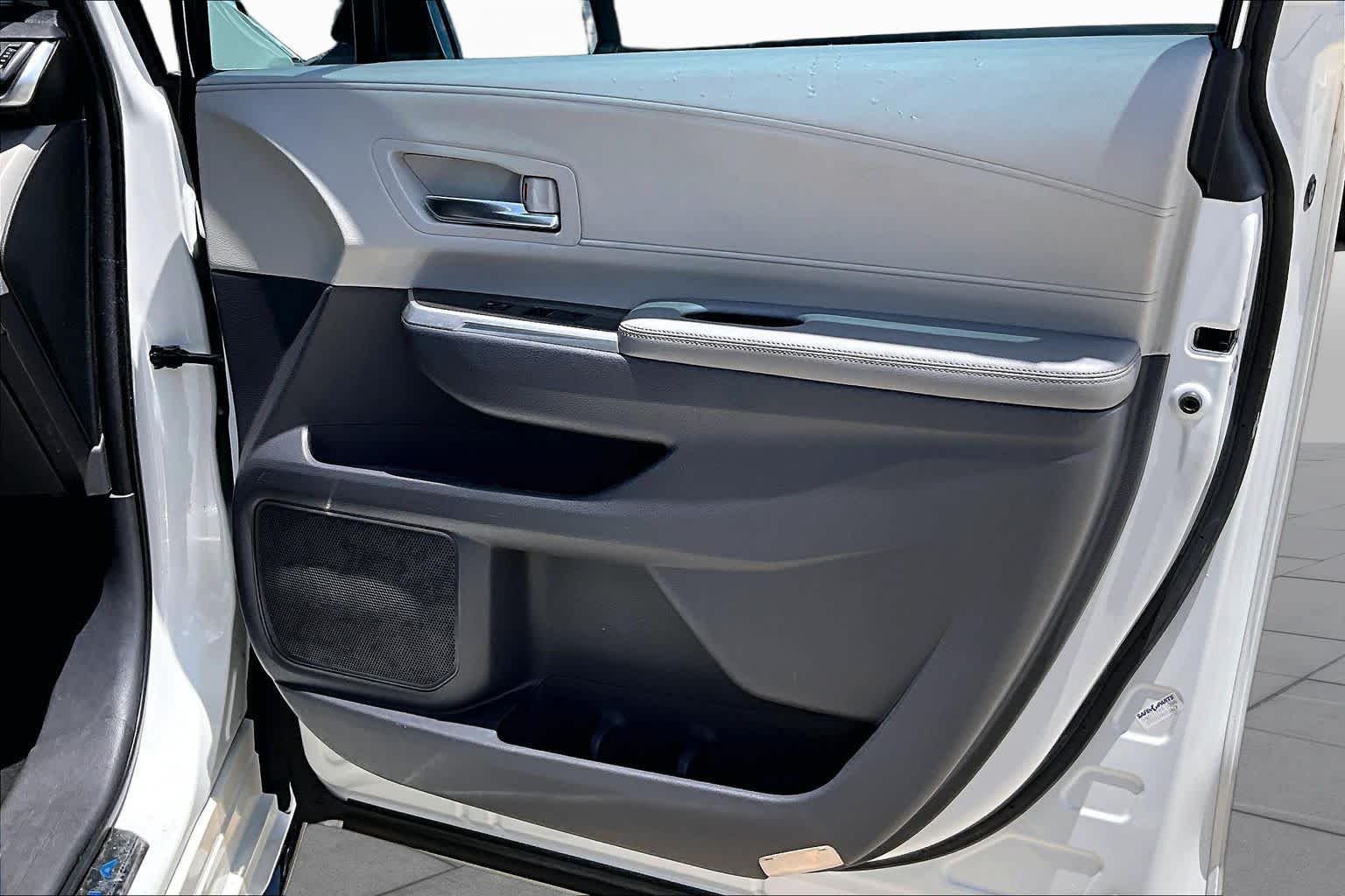2021 Toyota Sienna Limited Blizzard Pearl at Group 1 Toyota Southwest