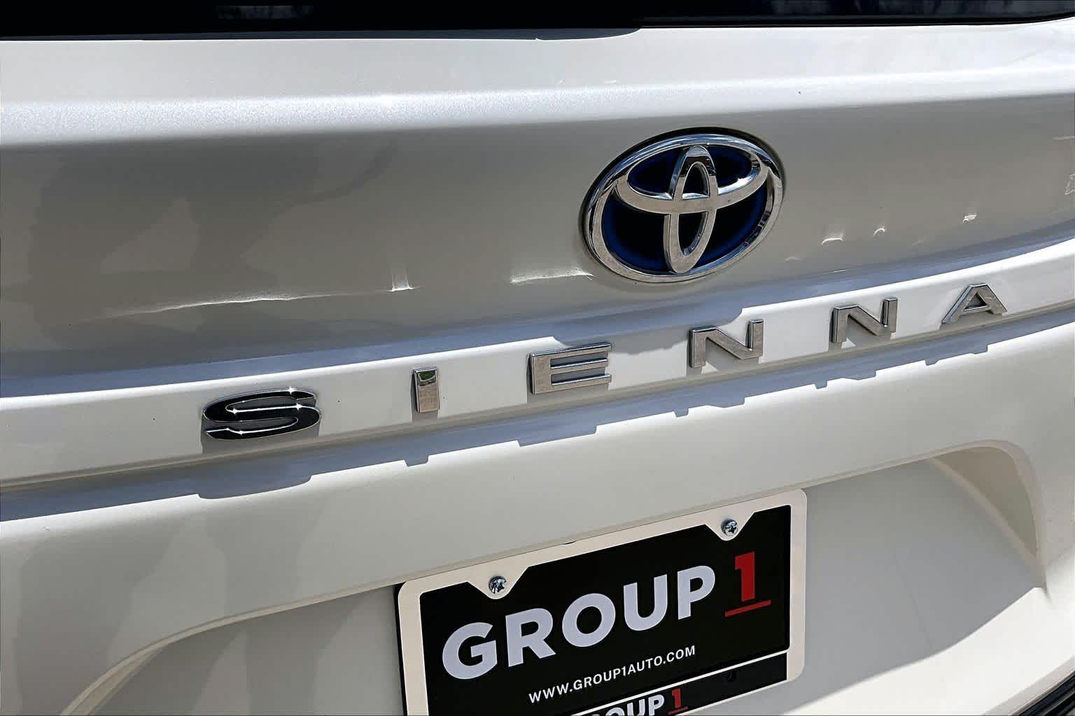 2021 Toyota Sienna Limited Blizzard Pearl at Group 1 Toyota Southwest