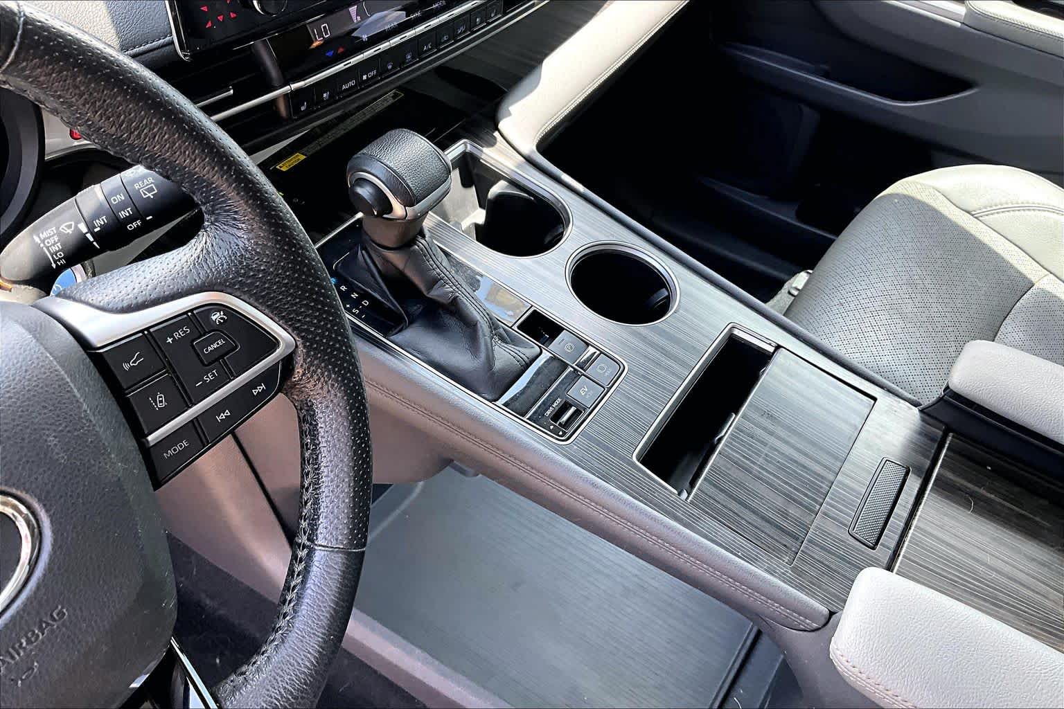 2021 Toyota Sienna Limited Blizzard Pearl at Group 1 Toyota Southwest