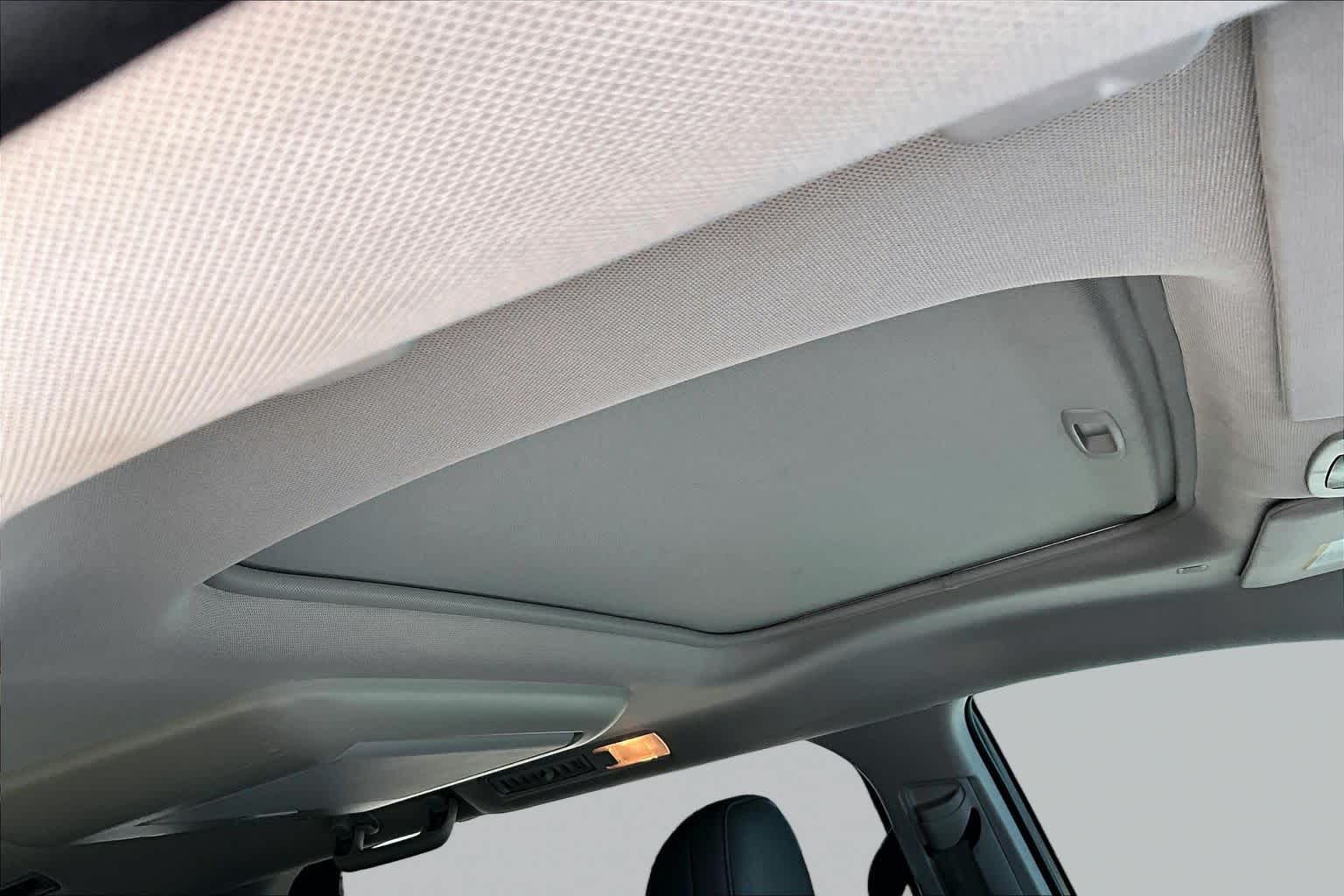 2021 Toyota Sienna Limited Blizzard Pearl at Group 1 Toyota Southwest