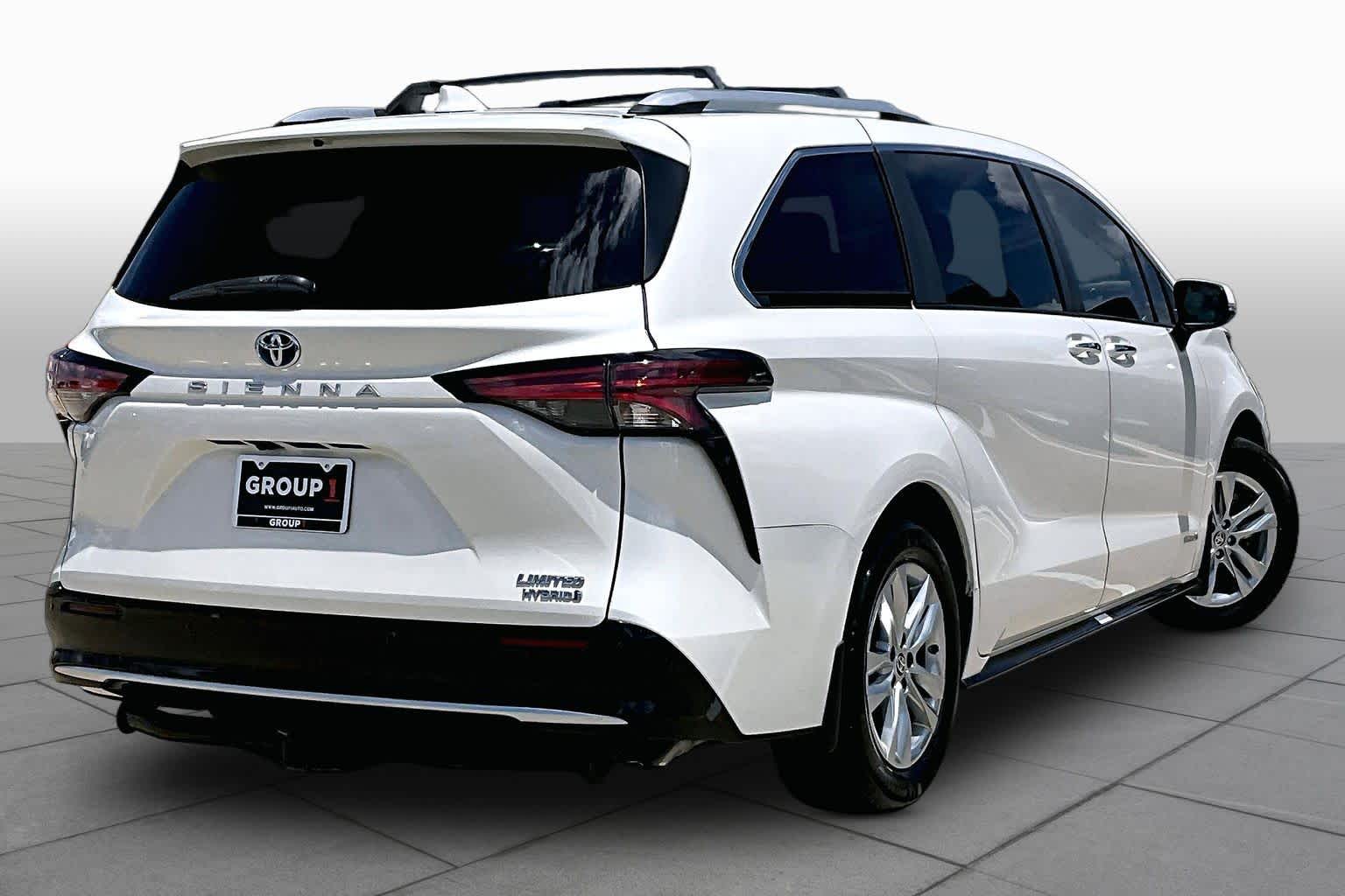 2021 Toyota Sienna Limited Blizzard Pearl at Group 1 Toyota Southwest