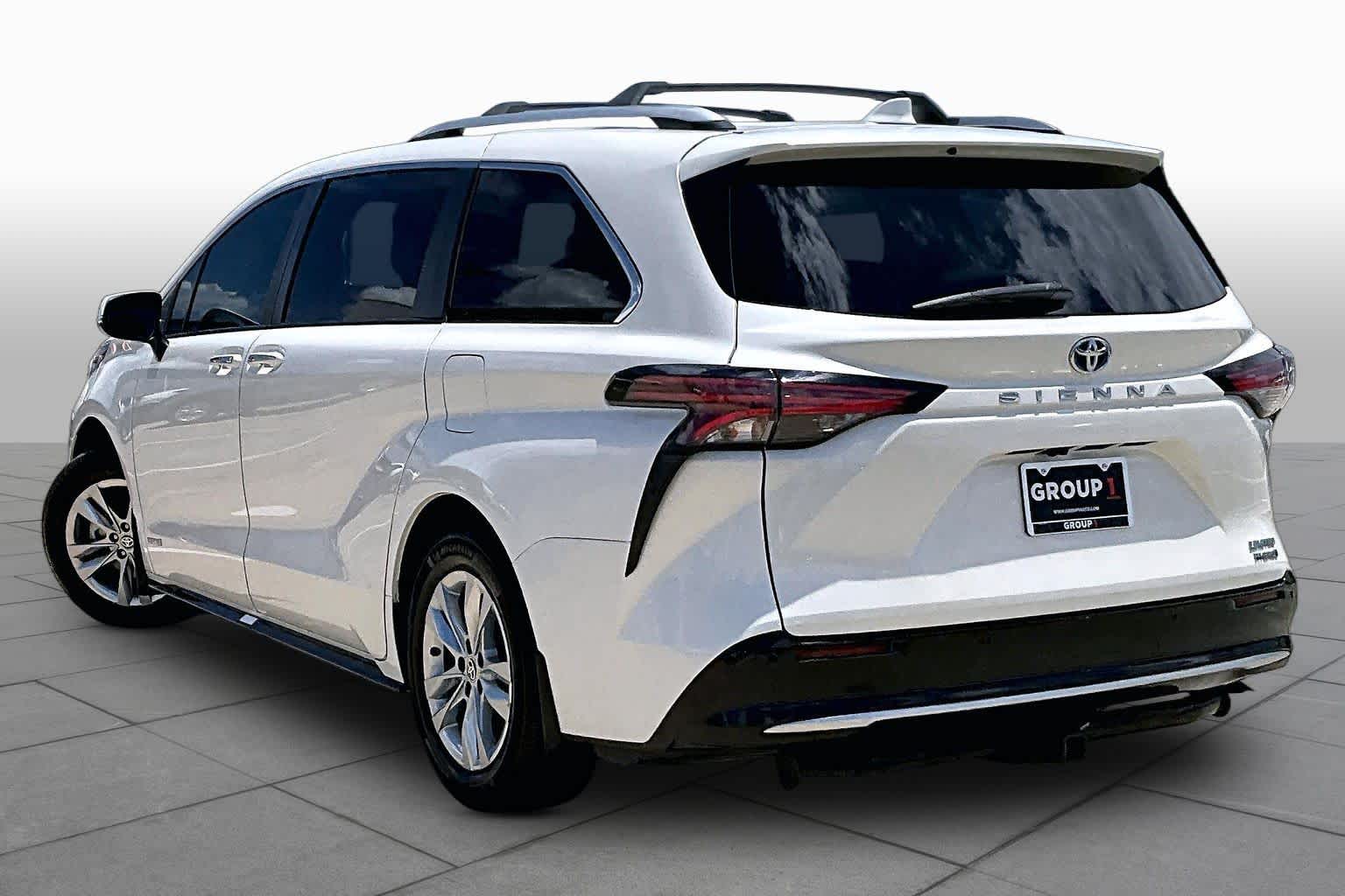 2021 Toyota Sienna Limited Blizzard Pearl at Group 1 Toyota Southwest