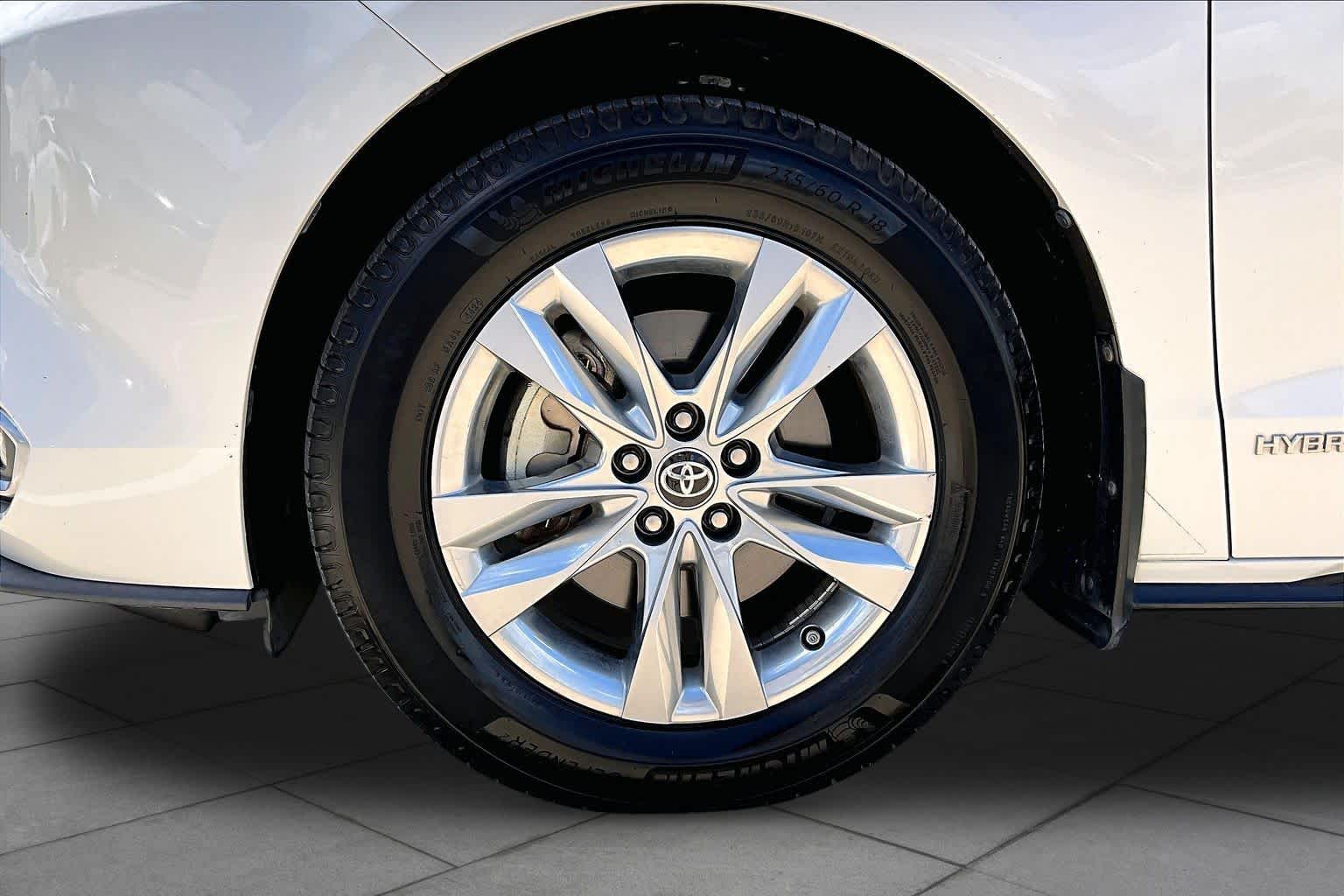 2021 Toyota Sienna Limited Blizzard Pearl at Group 1 Toyota Southwest