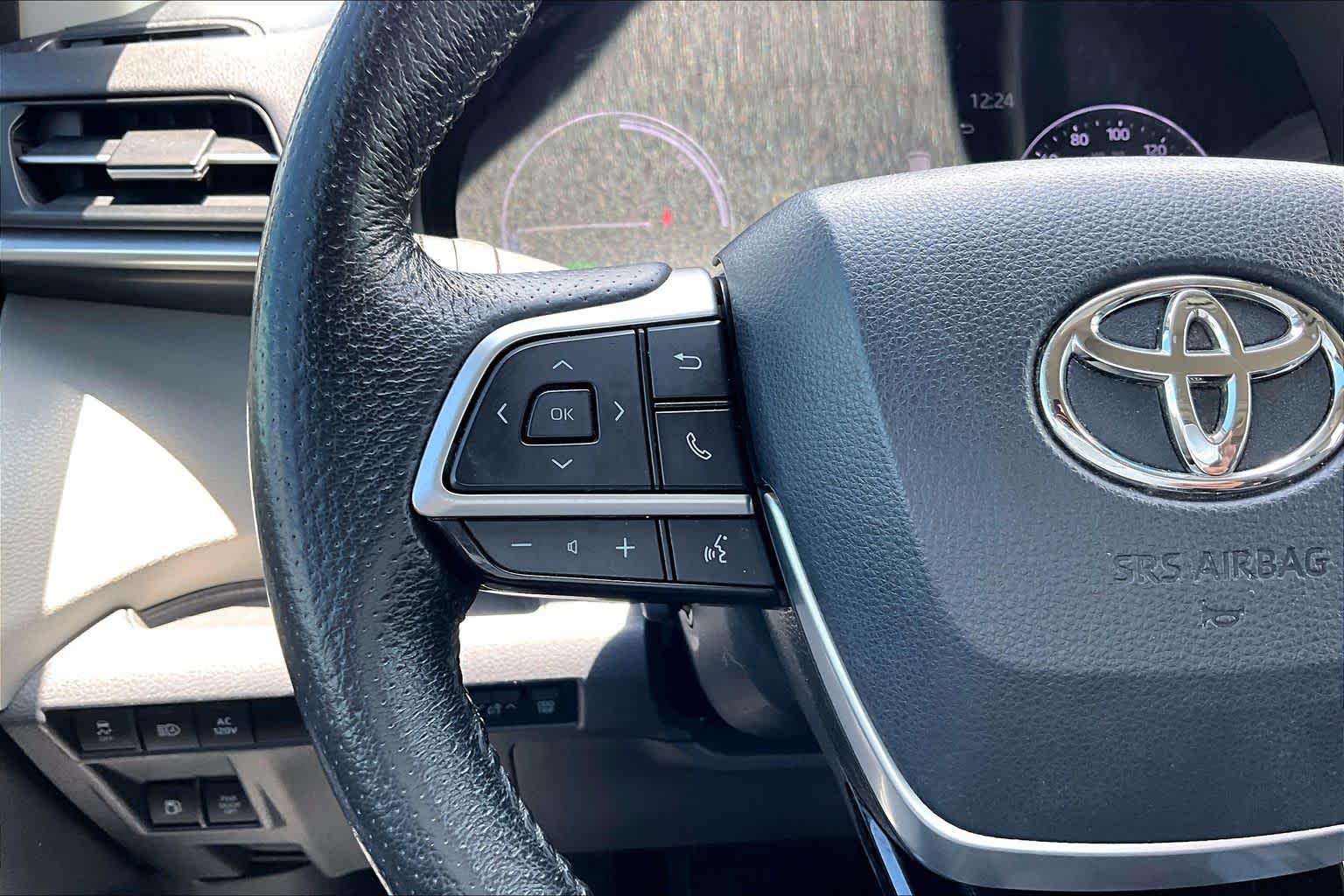 2021 Toyota Sienna Limited Blizzard Pearl at Group 1 Toyota Southwest