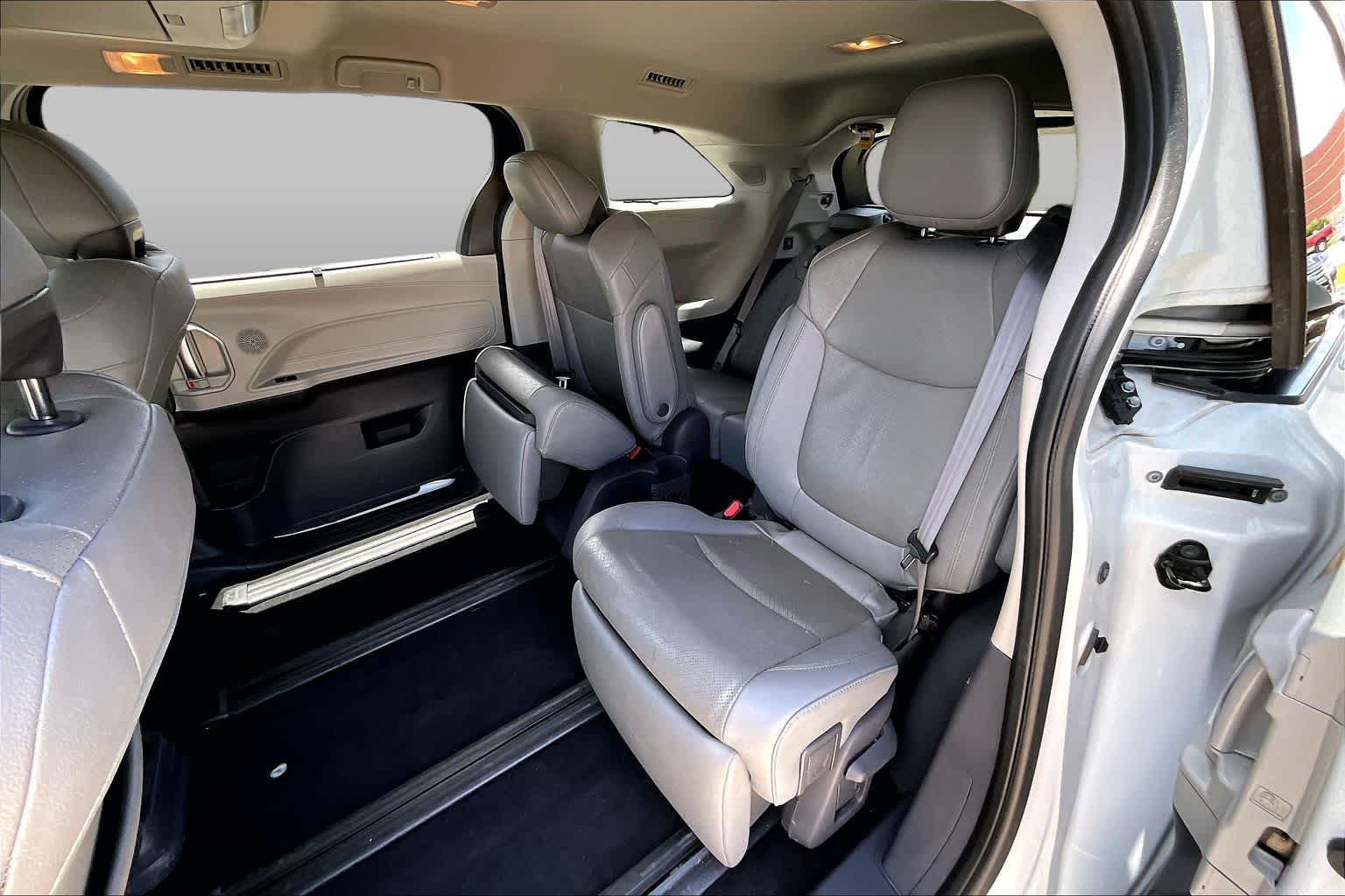2021 Toyota Sienna Limited Blizzard Pearl at Group 1 Toyota Southwest