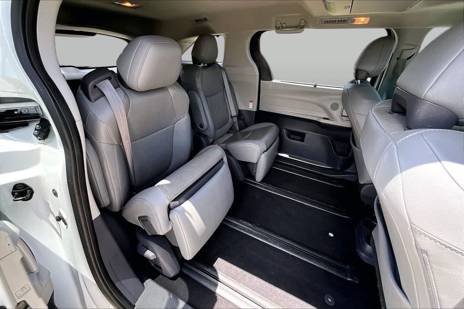 2021 Toyota Sienna Limited Blizzard Pearl at Group 1 Toyota Southwest