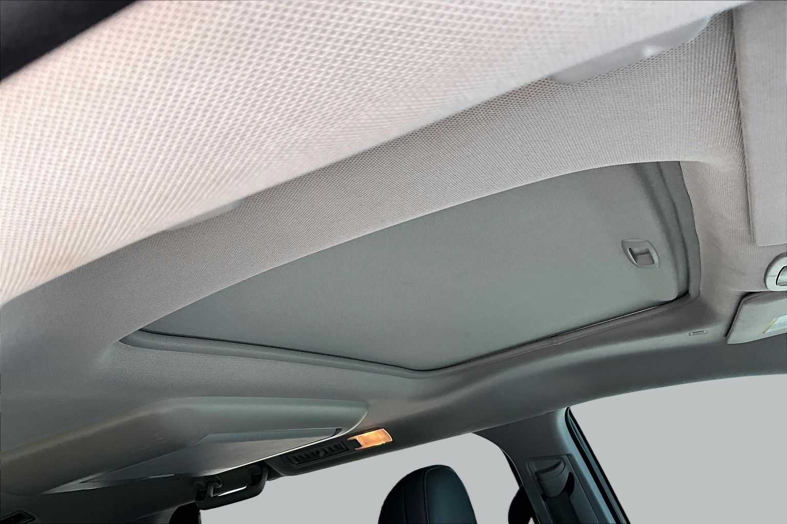 2021 Toyota Sienna Limited Blizzard Pearl at Group 1 Toyota Southwest