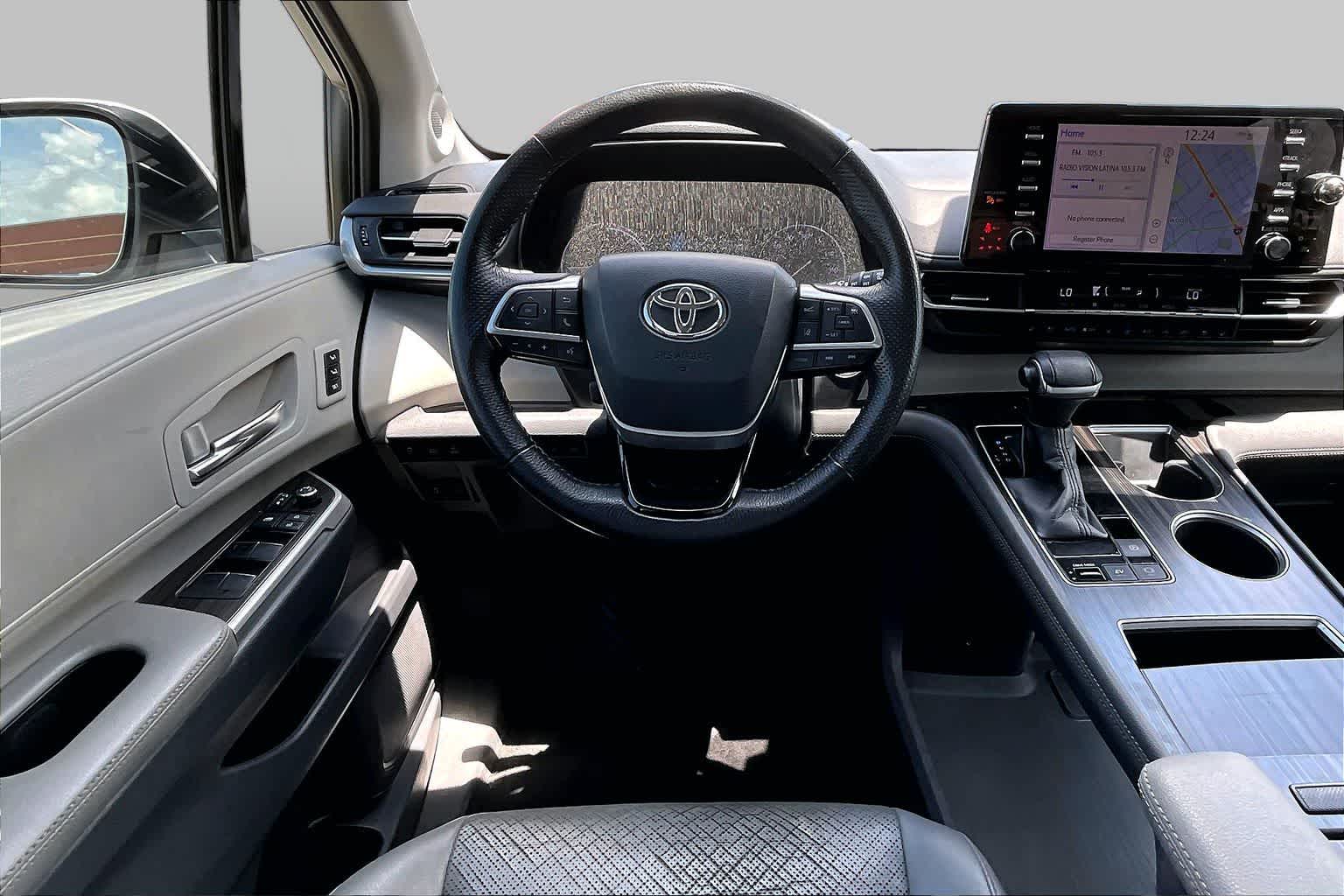 2021 Toyota Sienna Limited Blizzard Pearl at Group 1 Toyota Southwest