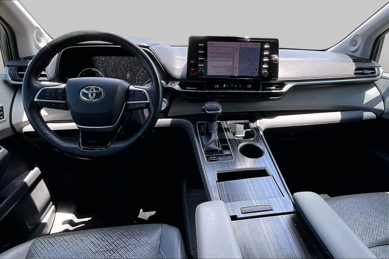 2021 Toyota Sienna Limited Blizzard Pearl at Group 1 Toyota Southwest