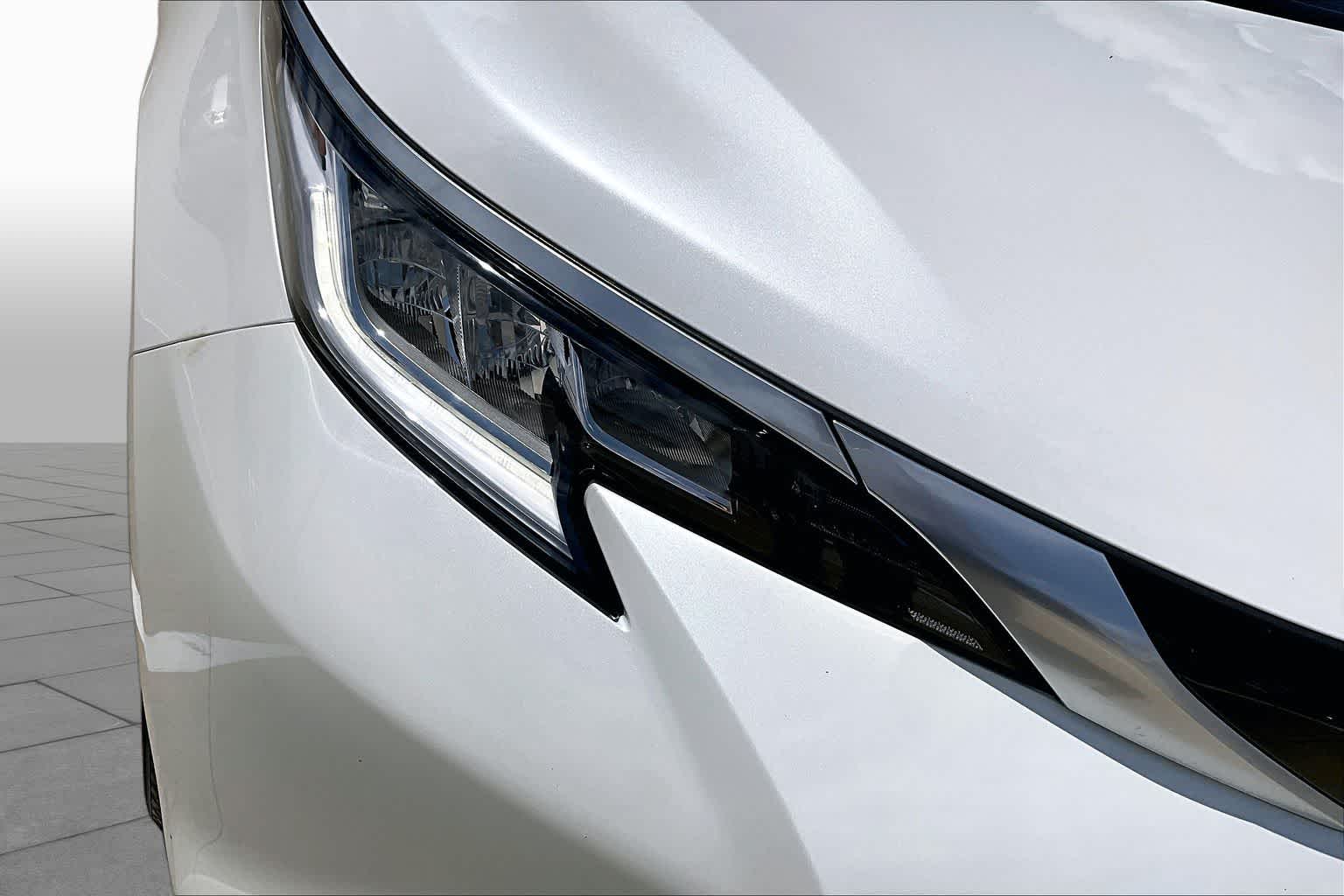 2021 Toyota Sienna Limited Blizzard Pearl at Group 1 Toyota Southwest