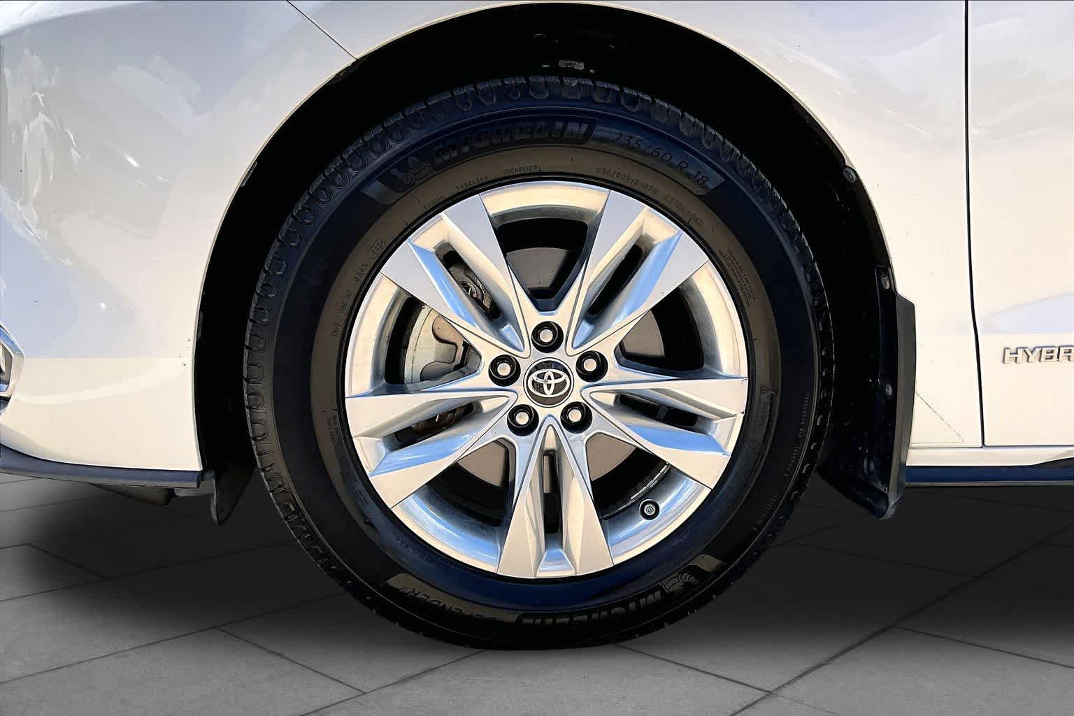 2021 Toyota Sienna Limited Blizzard Pearl at Group 1 Toyota Southwest