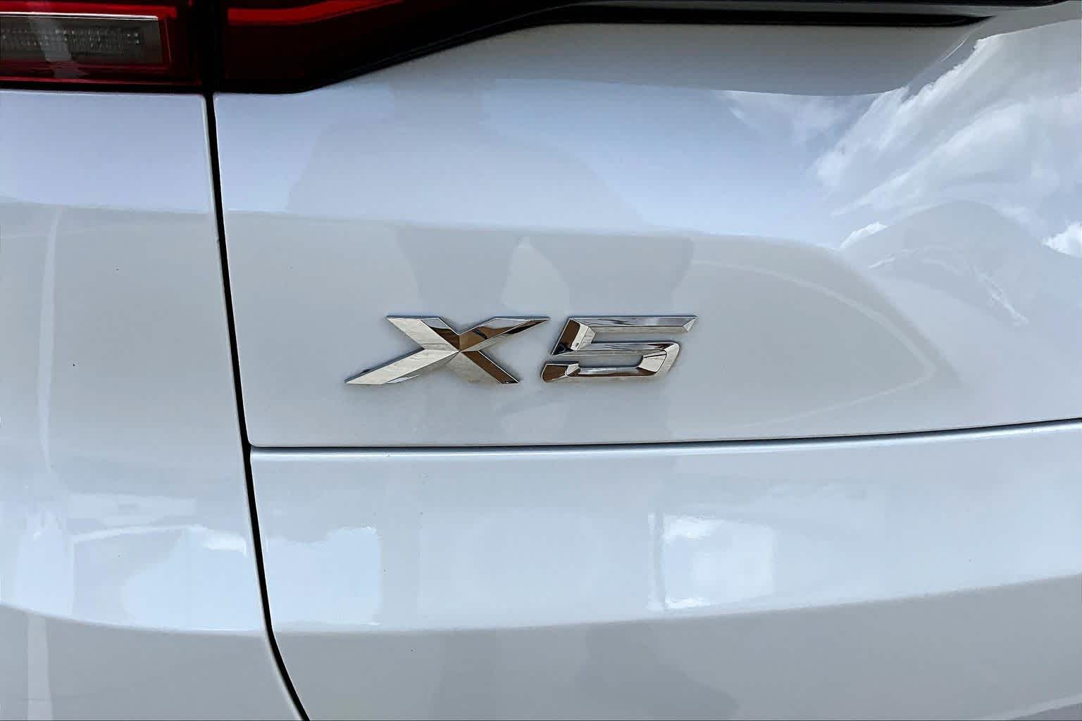 2019 BMW X5 xDrive40i xDrive40i Alpine White at Sterling McCall Nissan