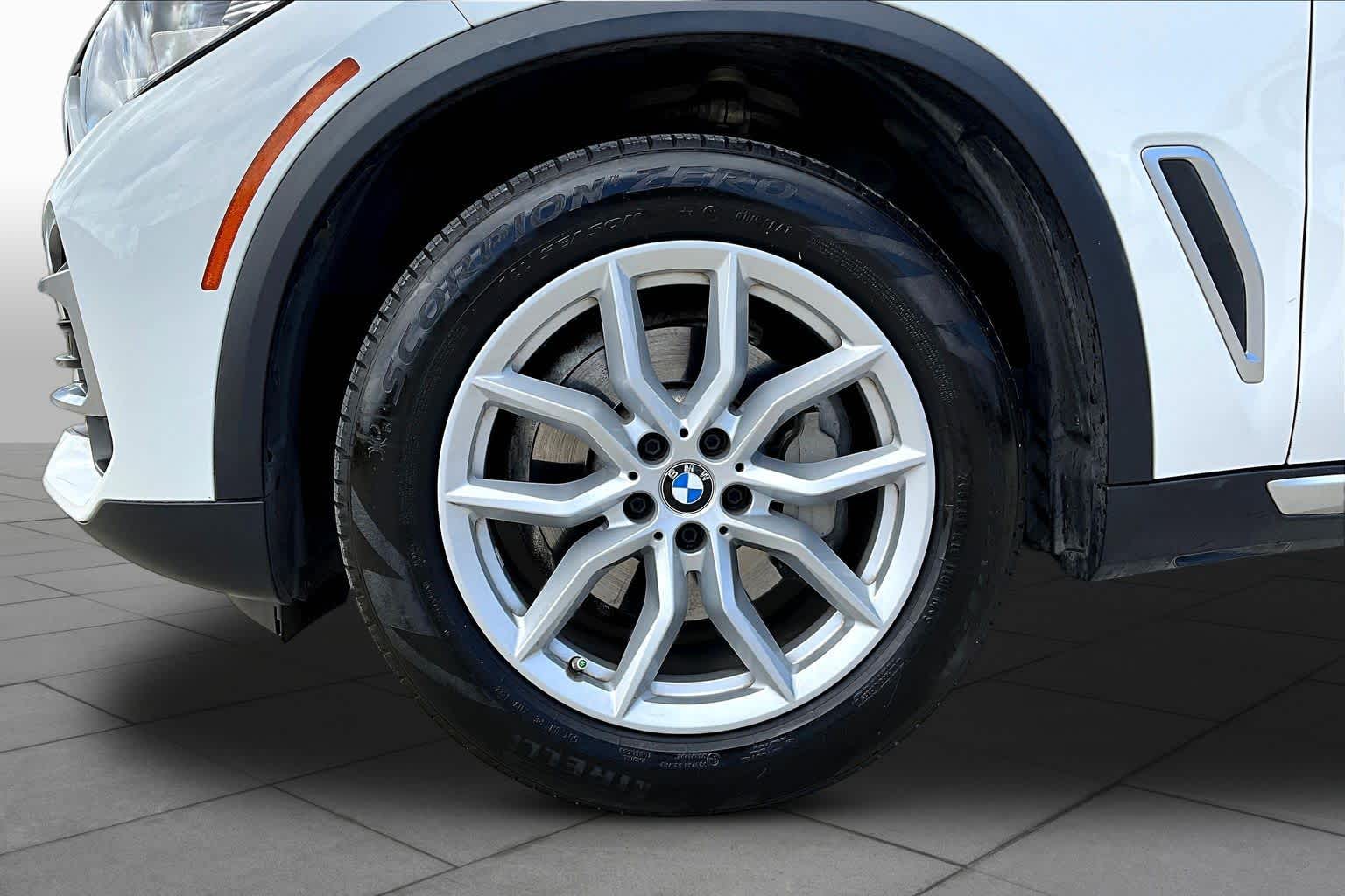 2019 BMW X5 xDrive40i xDrive40i Alpine White at Sterling McCall Nissan