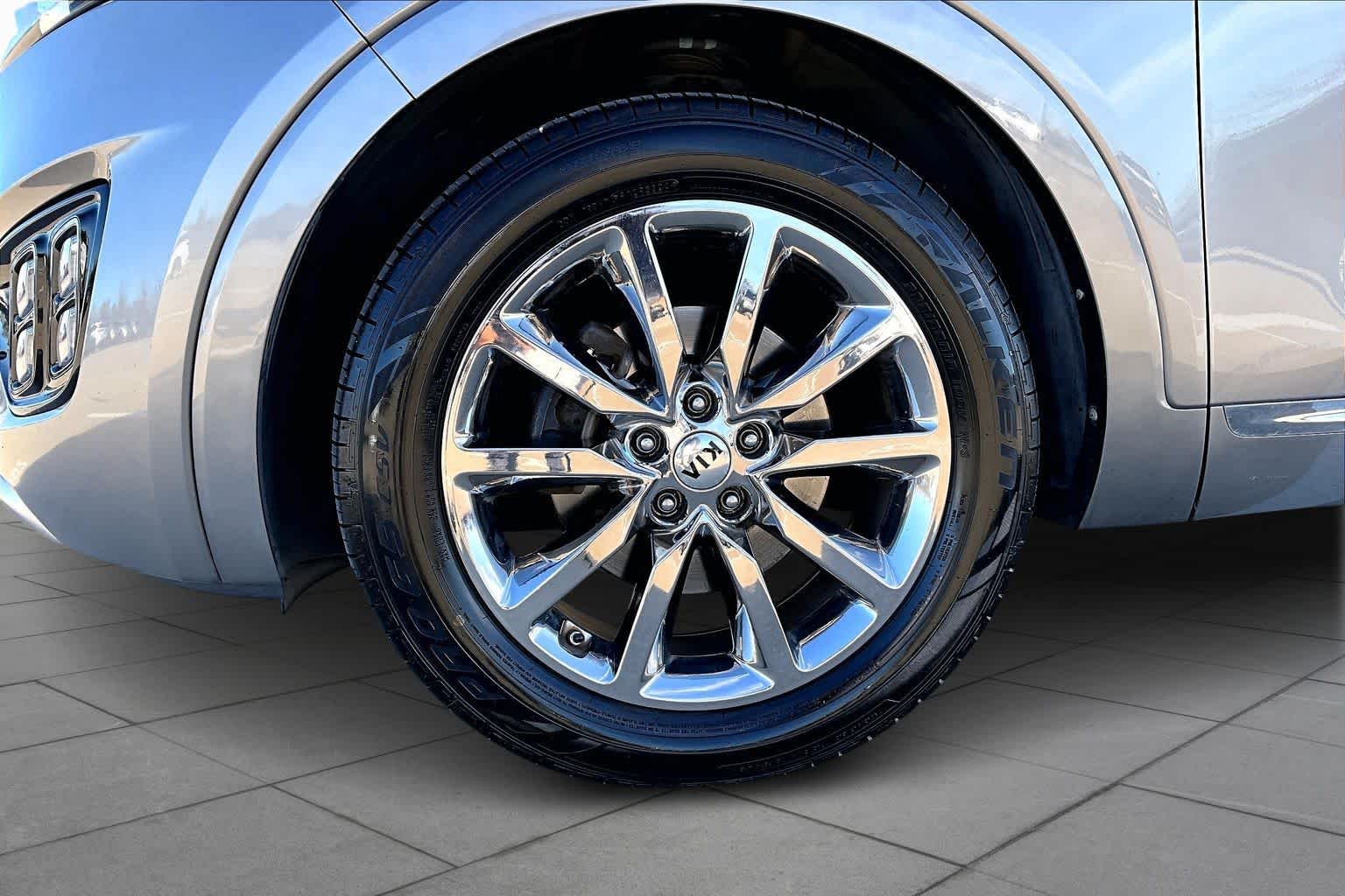 2018 Kia Sorento SX Limited V6 Titanium Silver at AutoNation USA Katy
