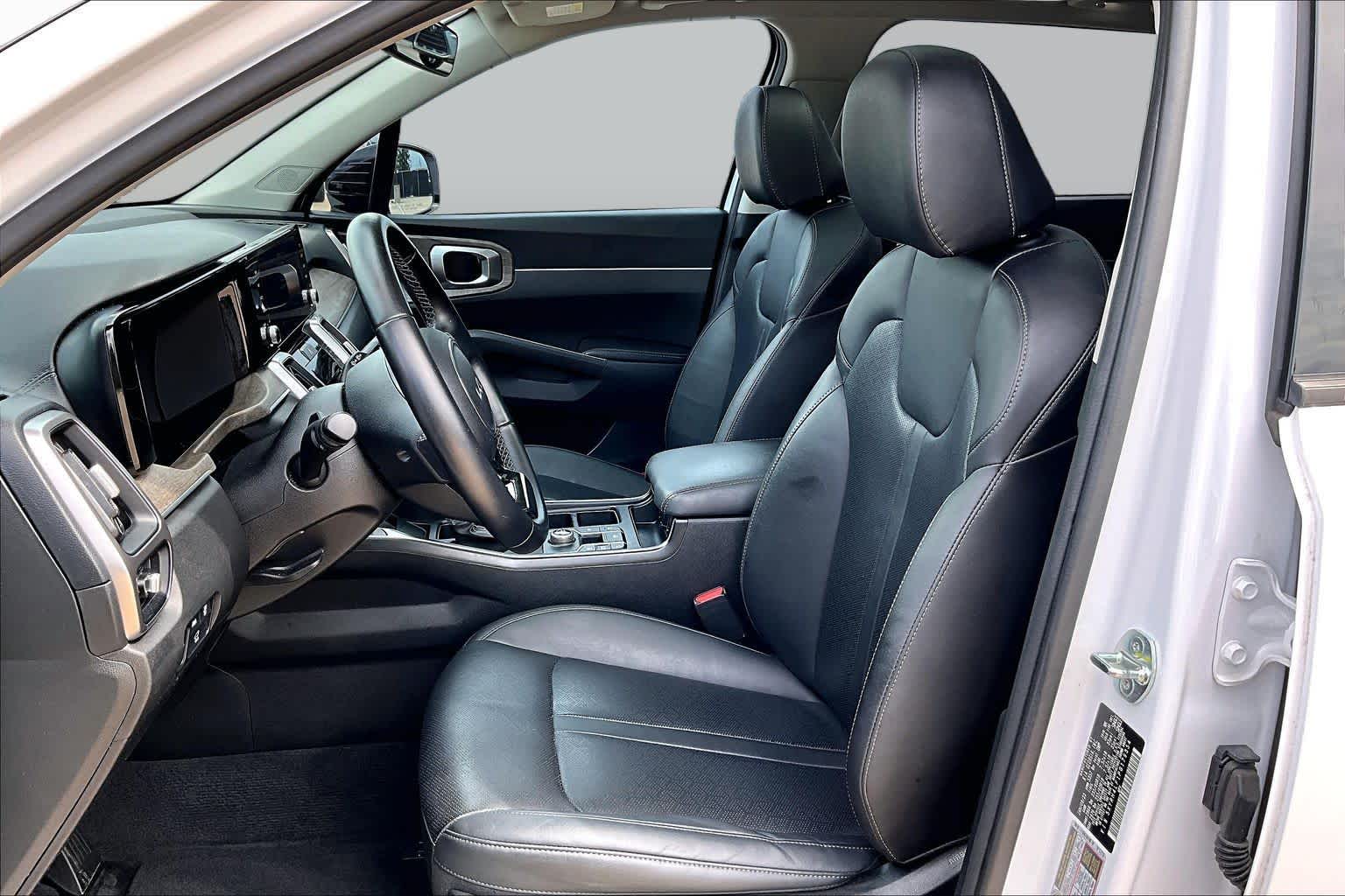 2023 Kia Sorento photo 8 of 37