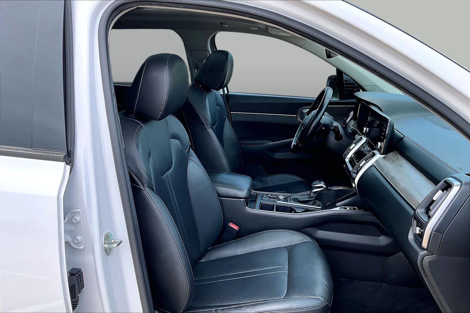 2023 Kia Sorento photo 9 of 37