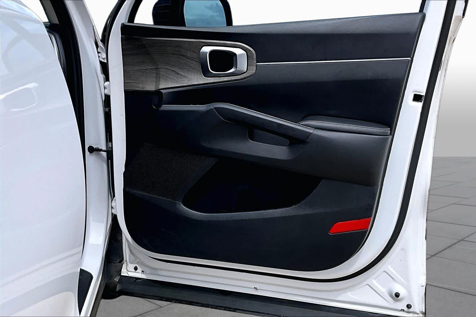 2023 Kia Sorento photo 23 of 37