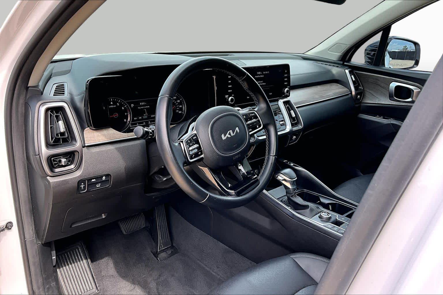 2023 Kia Sorento photo 18 of 37