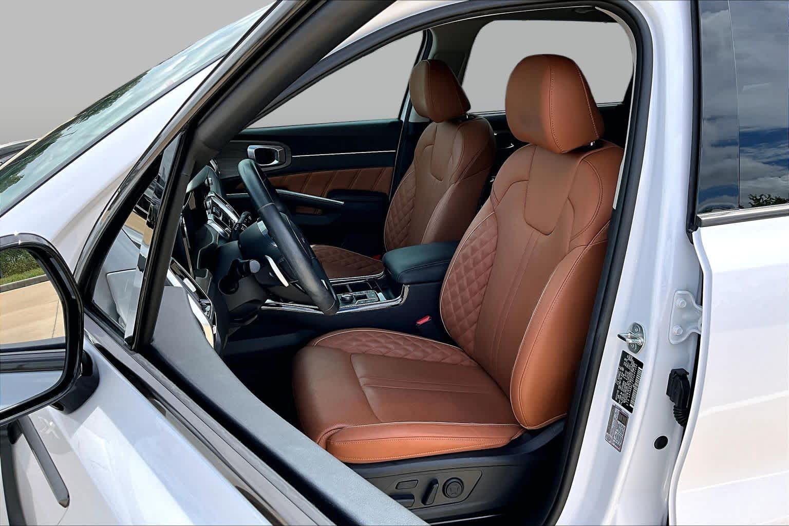 2023 Kia Sorento photo 8 of 37