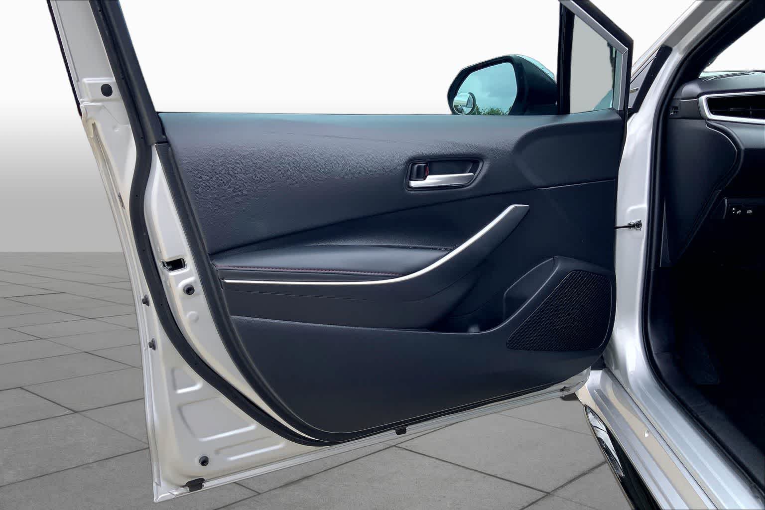 2025 Toyota Corolla SE Classic Silver Metallic at Davis Chevrolet