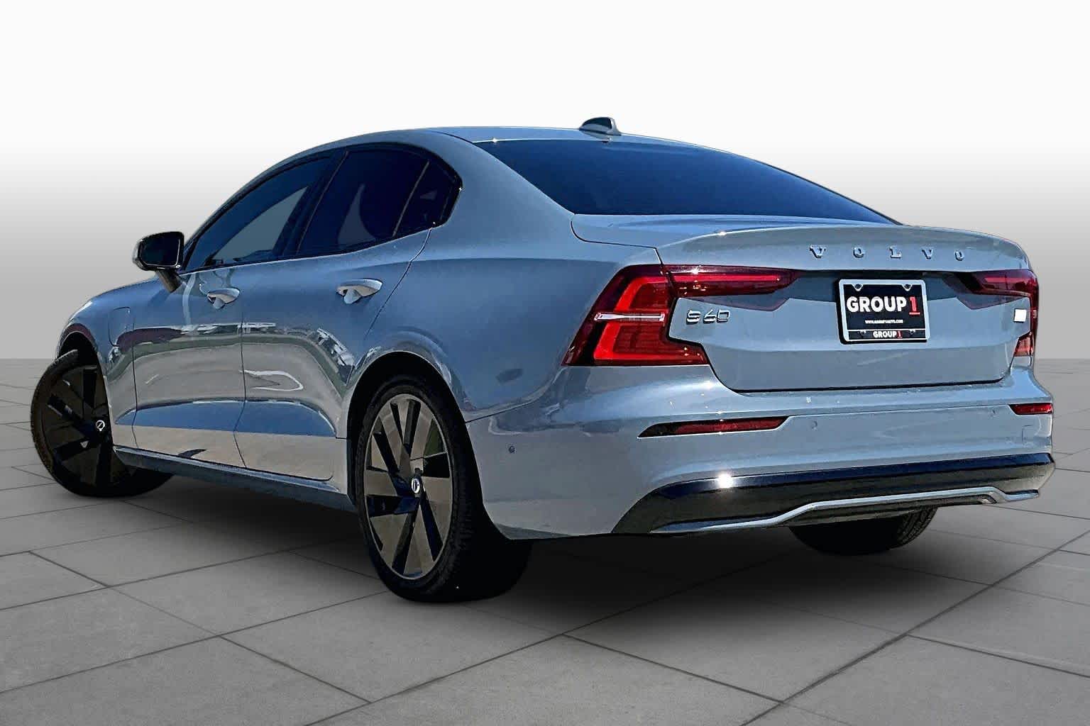 2024 Volvo S60 Recharge Plug-In Hybrid Ultimate Dark Theme - 11