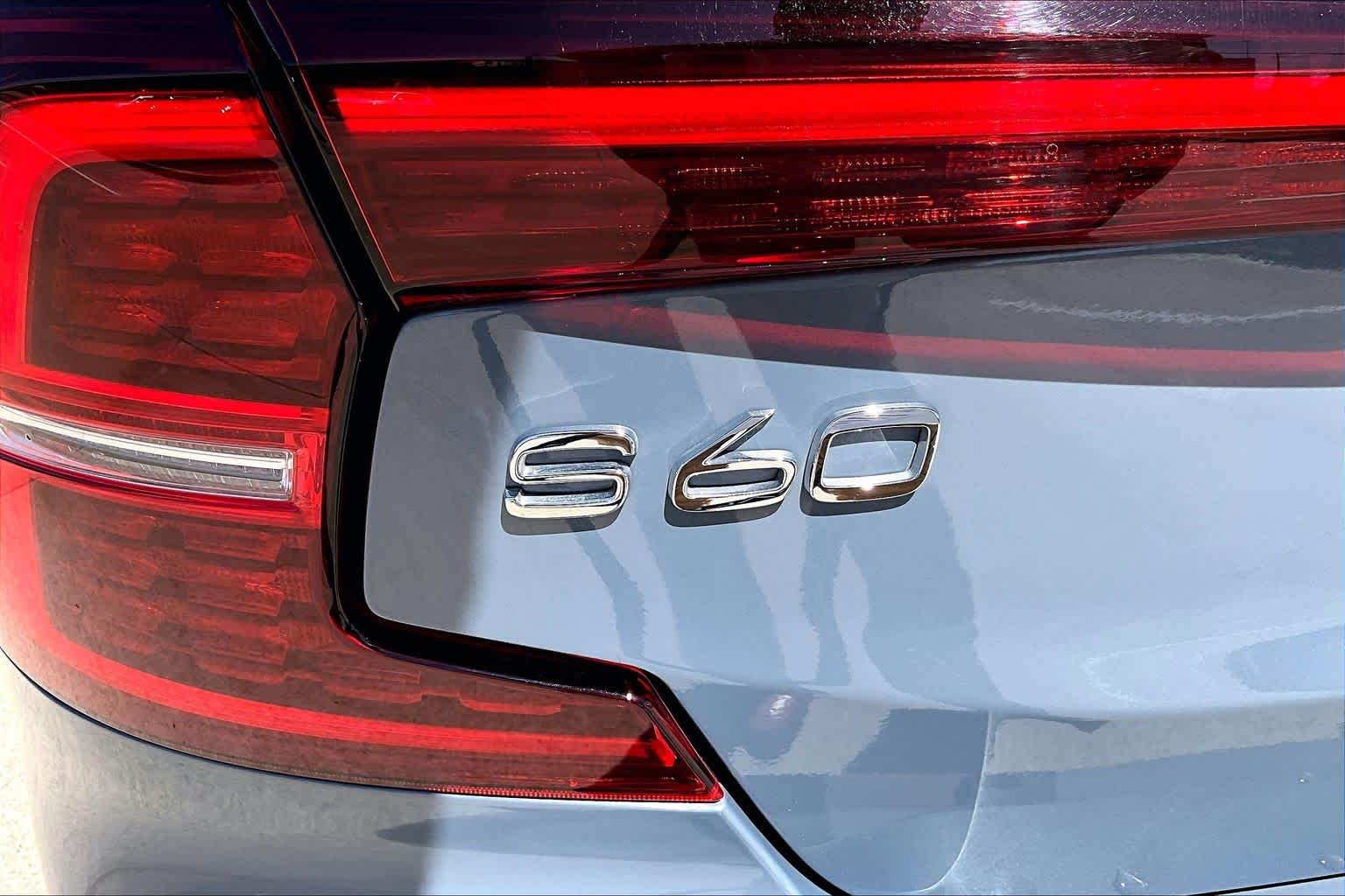2024 Volvo S60 Recharge Plug-In Hybrid Ultimate Dark Theme - 9