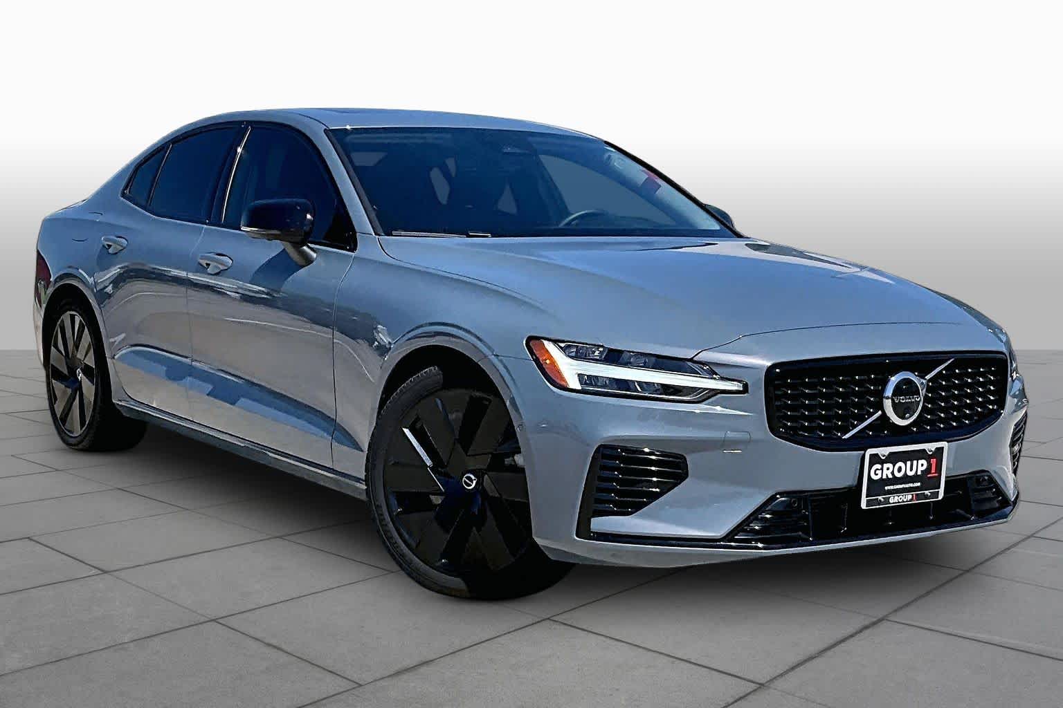 2024 Volvo S60 Recharge Plug-In Hybrid Ultimate Dark Theme - 2