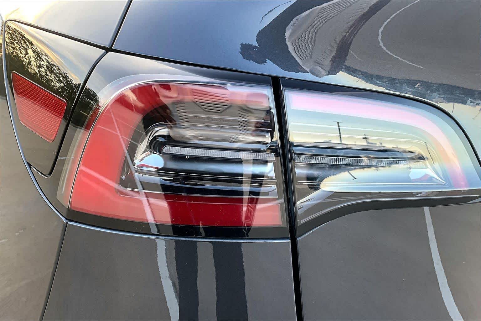2025 Tesla Model Y photo 25 of 29