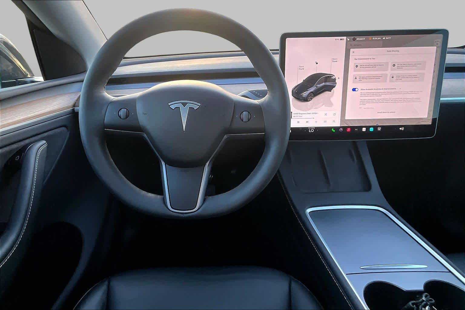 2025 Tesla Model Y photo 5 of 29