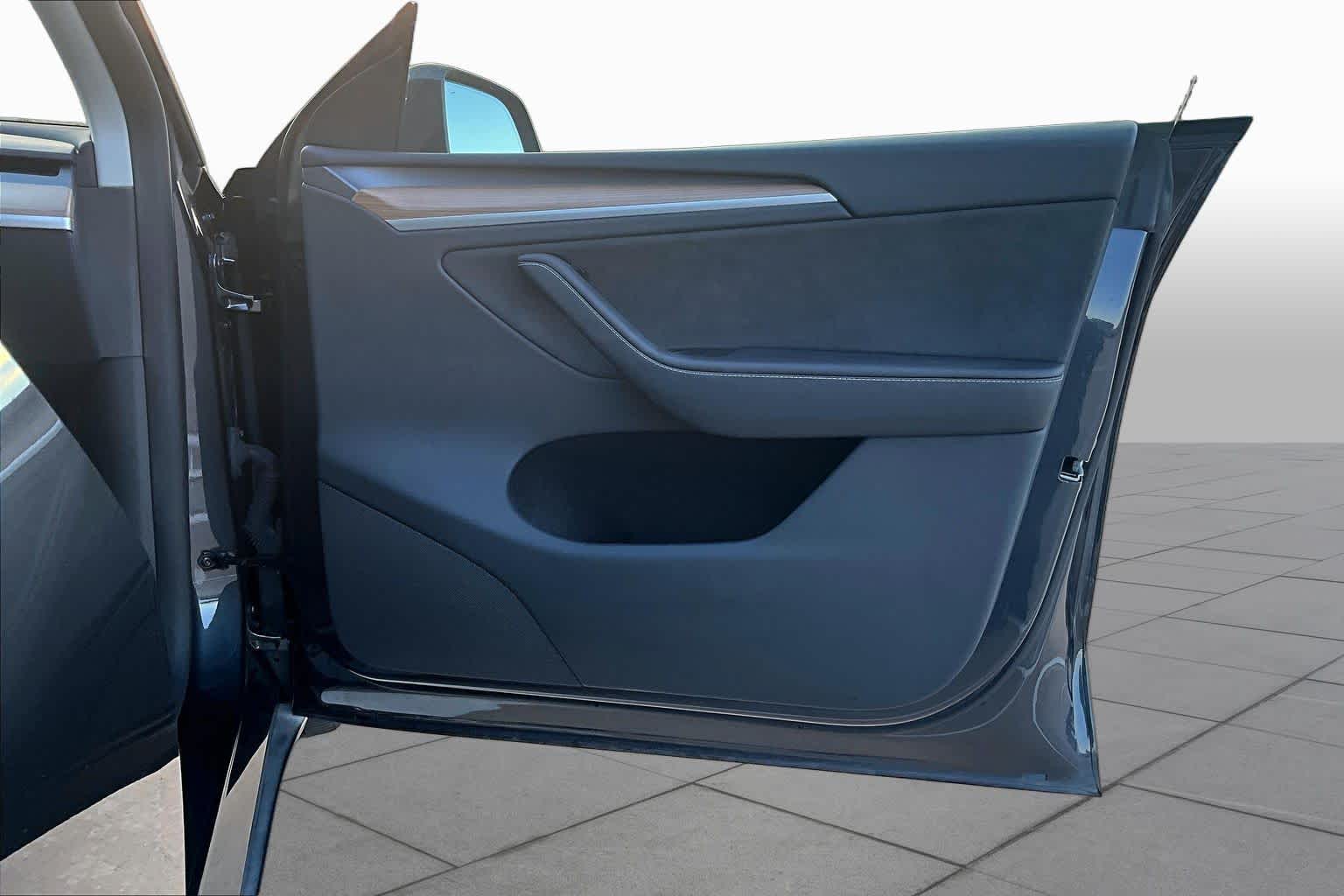2025 Tesla Model Y photo 20 of 29