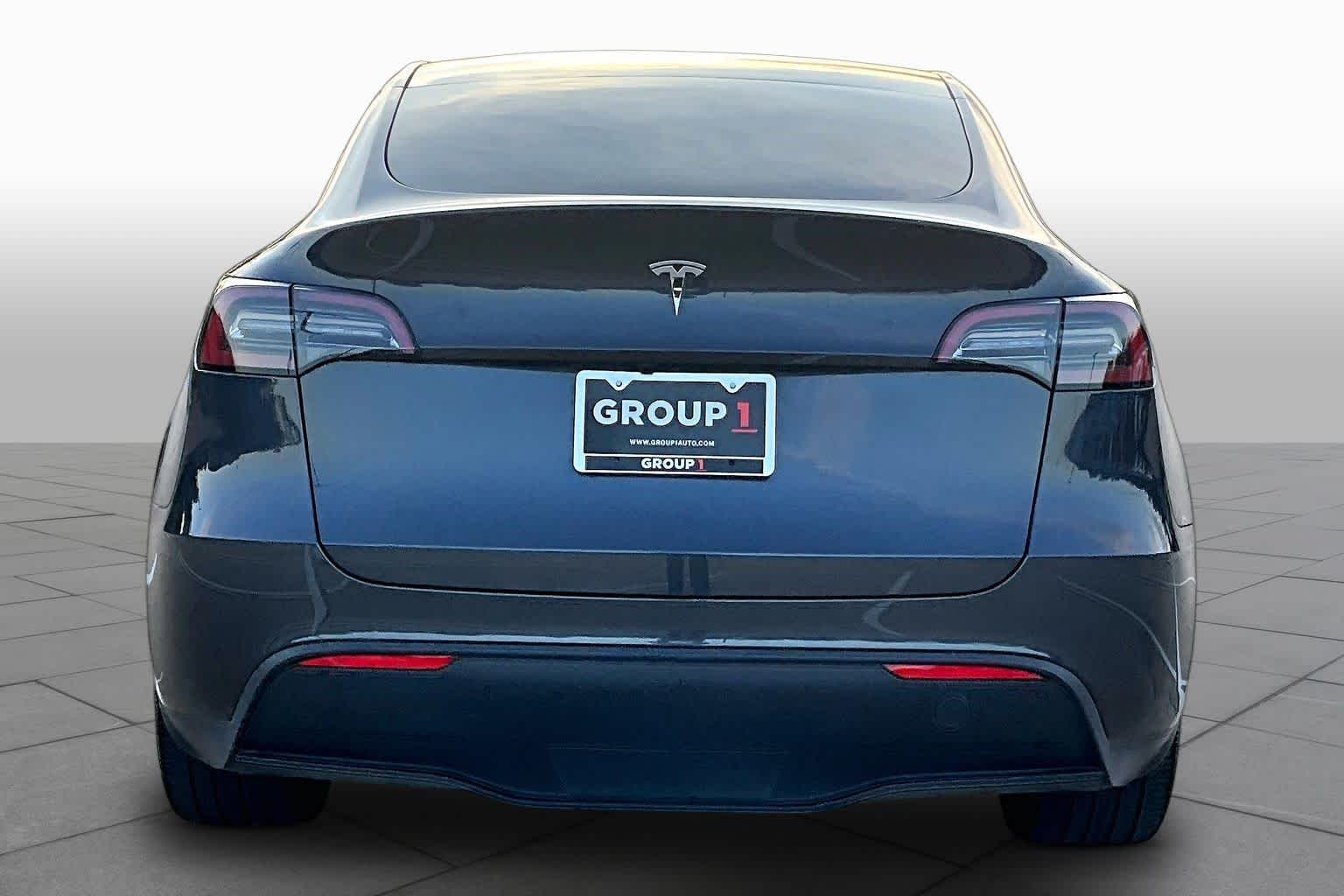 2025 Tesla Model Y photo 4 of 29