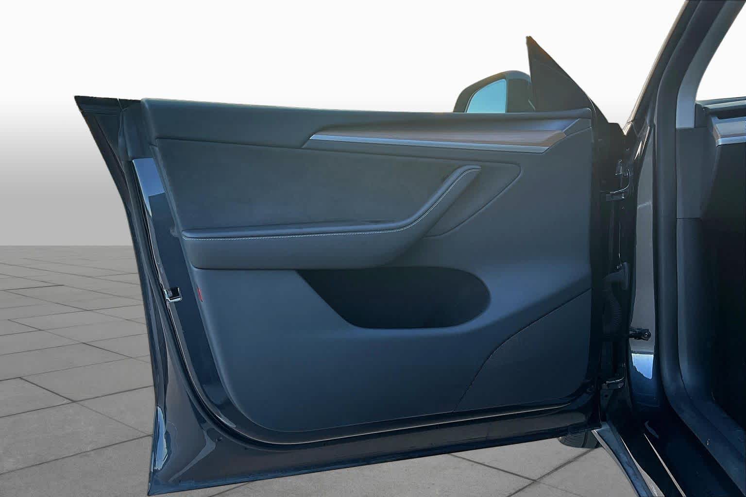 2025 Tesla Model Y photo 19 of 29