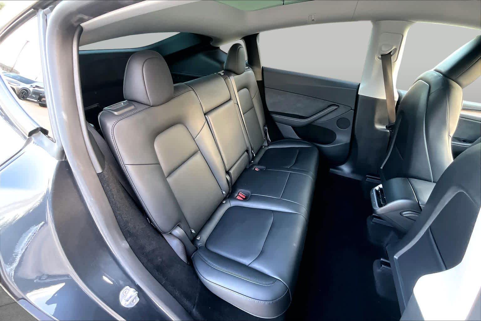 2025 Tesla Model Y photo 17 of 29