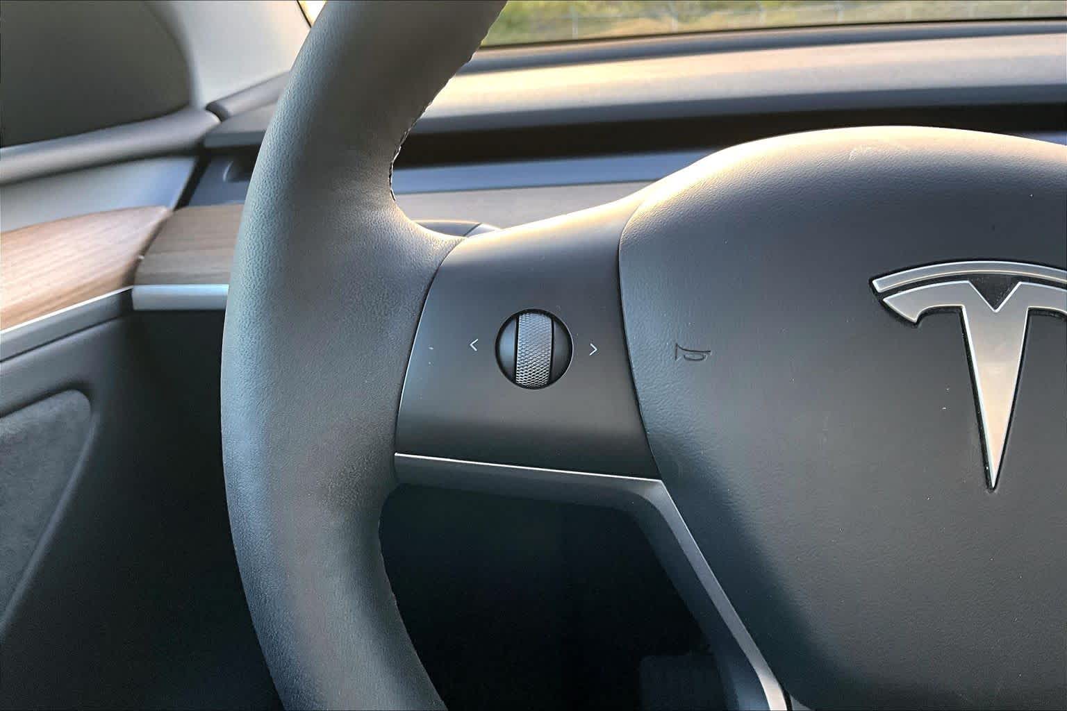 2025 Tesla Model Y photo 21 of 29