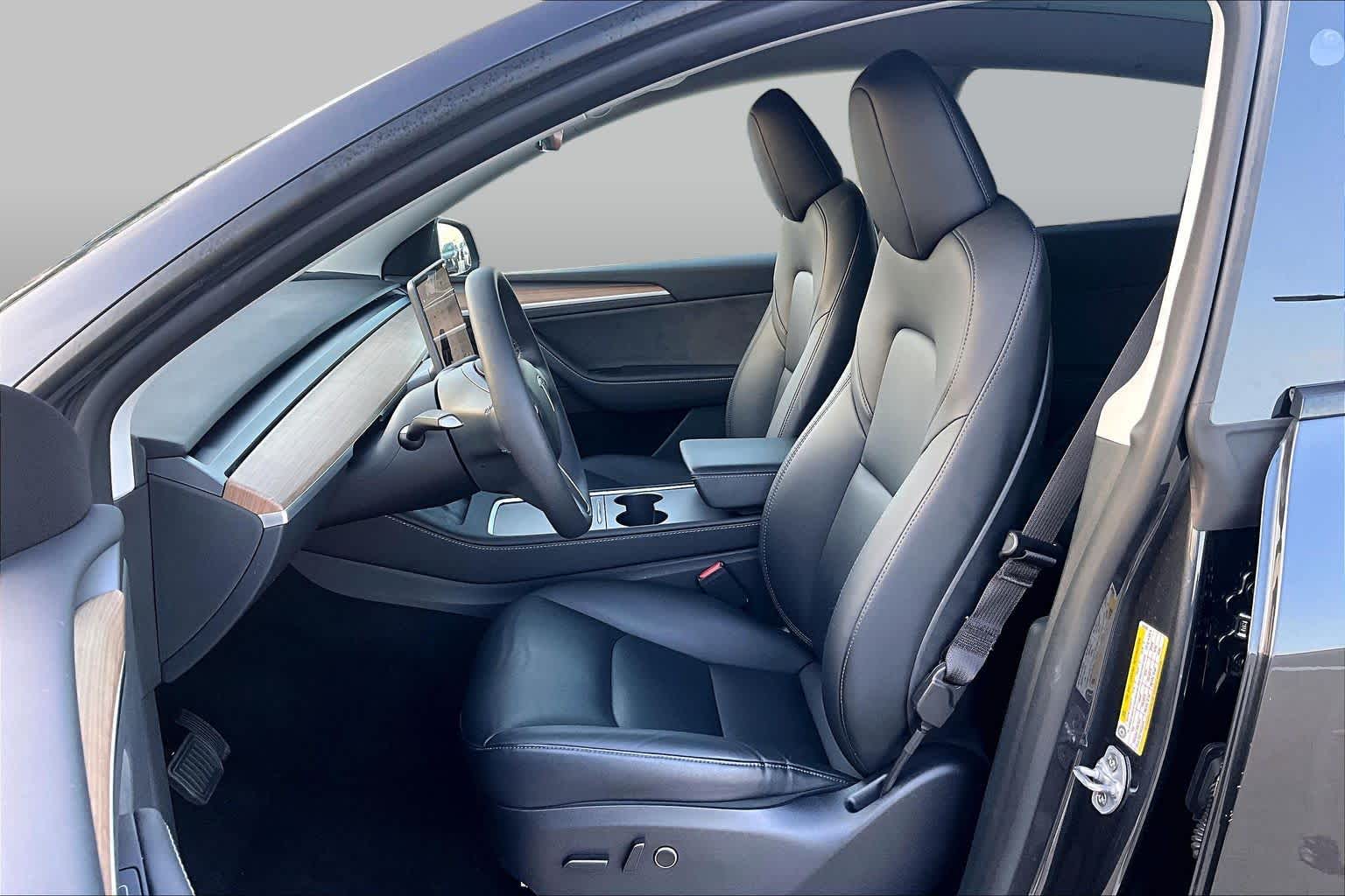 2025 Tesla Model Y photo 7 of 29