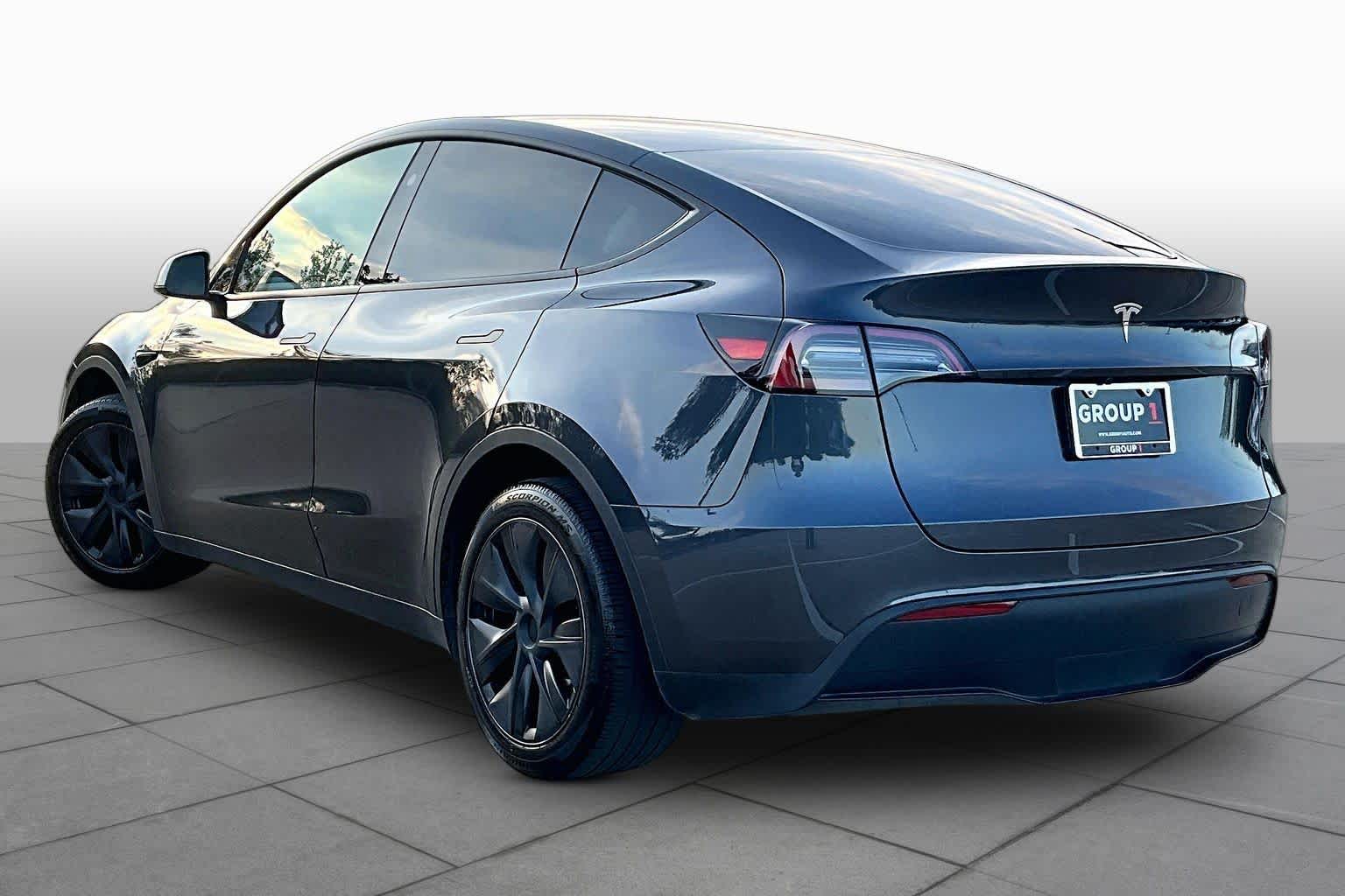 2025 Tesla Model Y photo 10 of 29