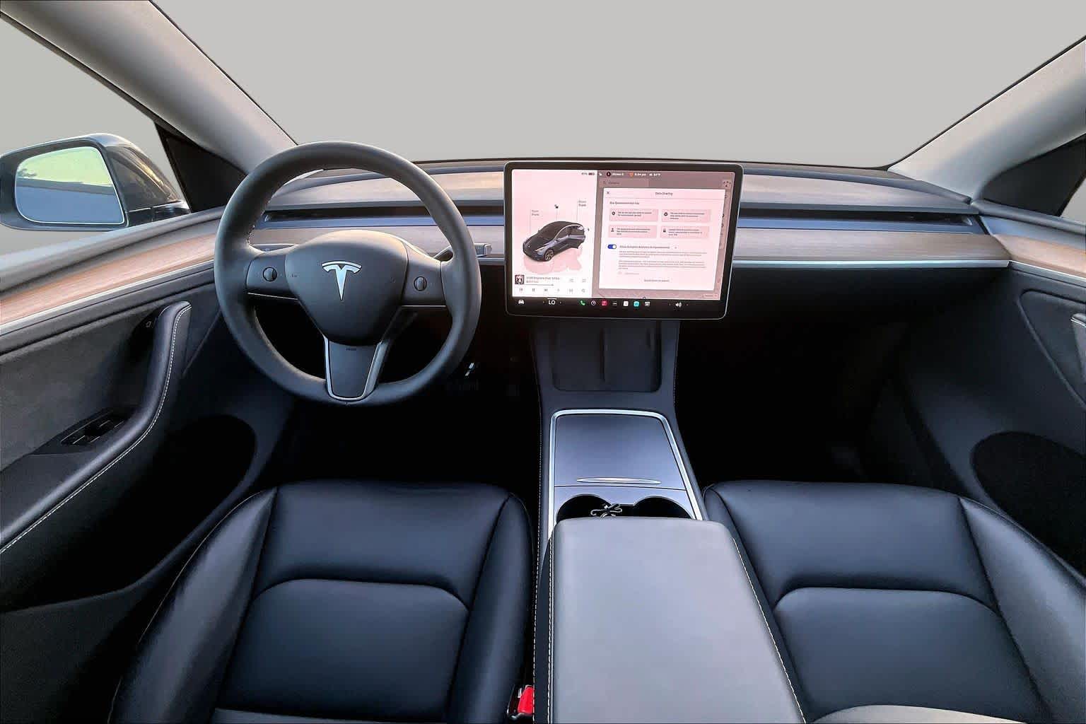 2025 Tesla Model Y photo 13 of 29