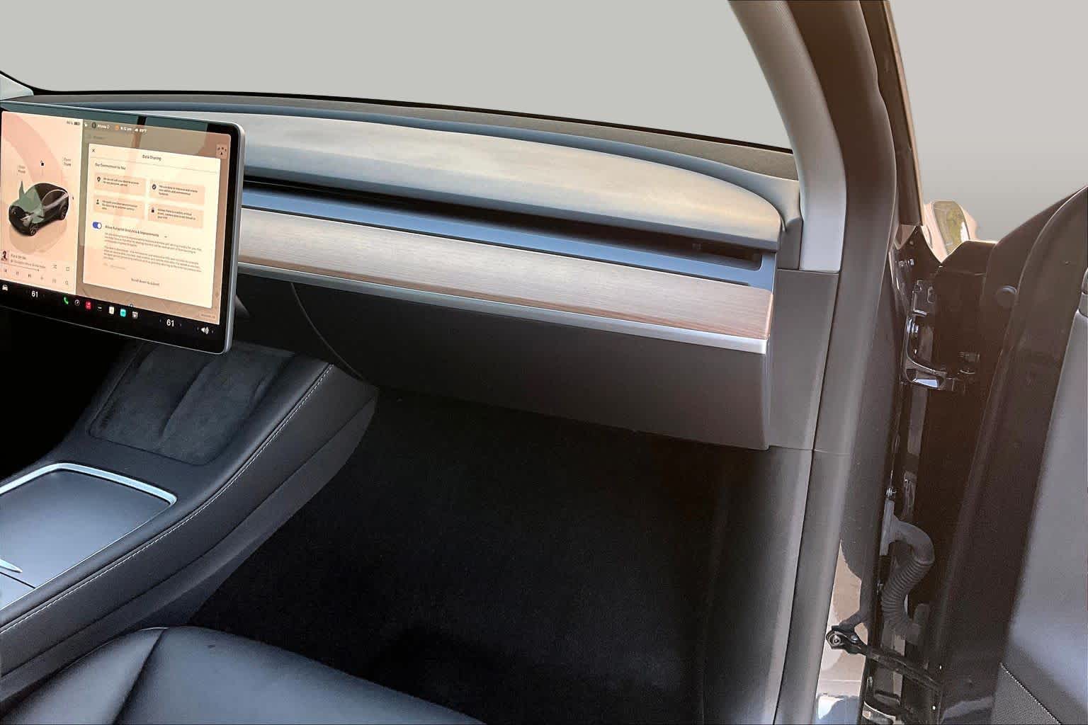 2025 Tesla Model Y photo 16 of 29